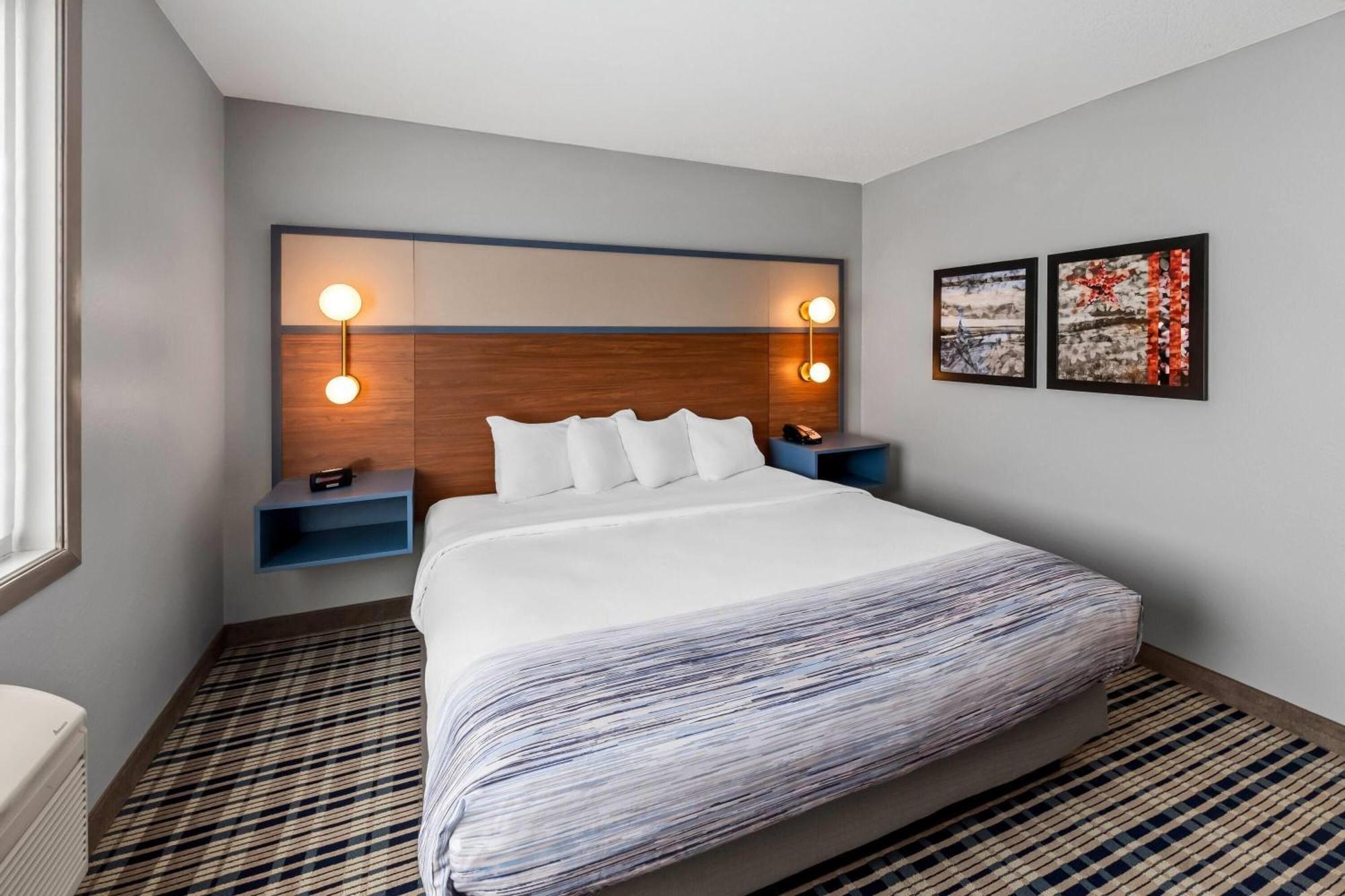 One-Bedroom King Suite - Non-Smoking