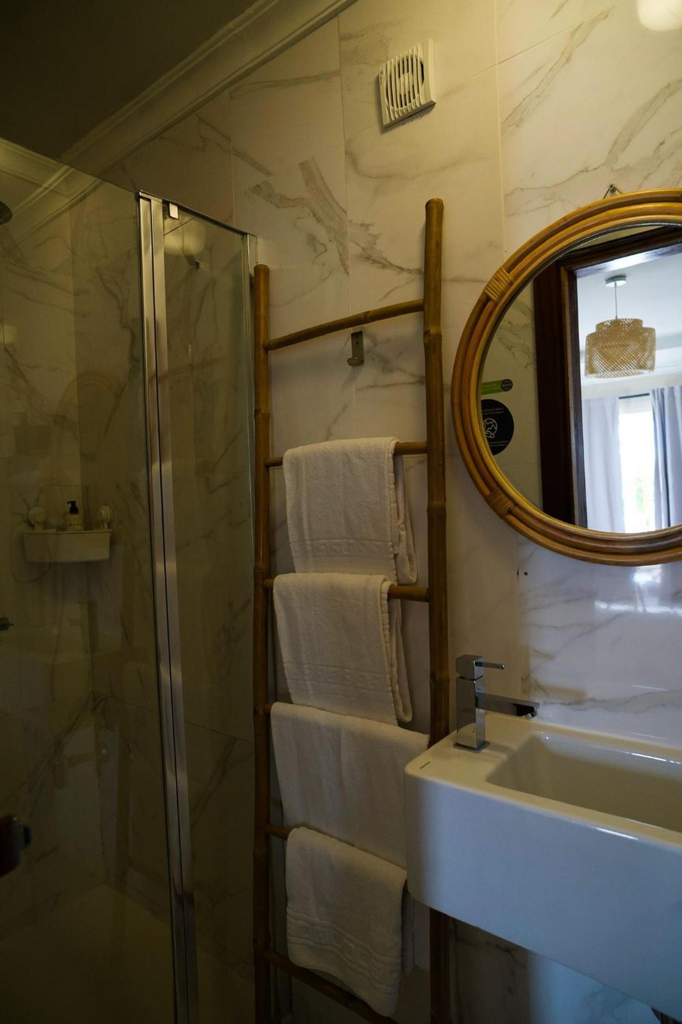 Quarto Duplo com Casa de Banho Privativa
