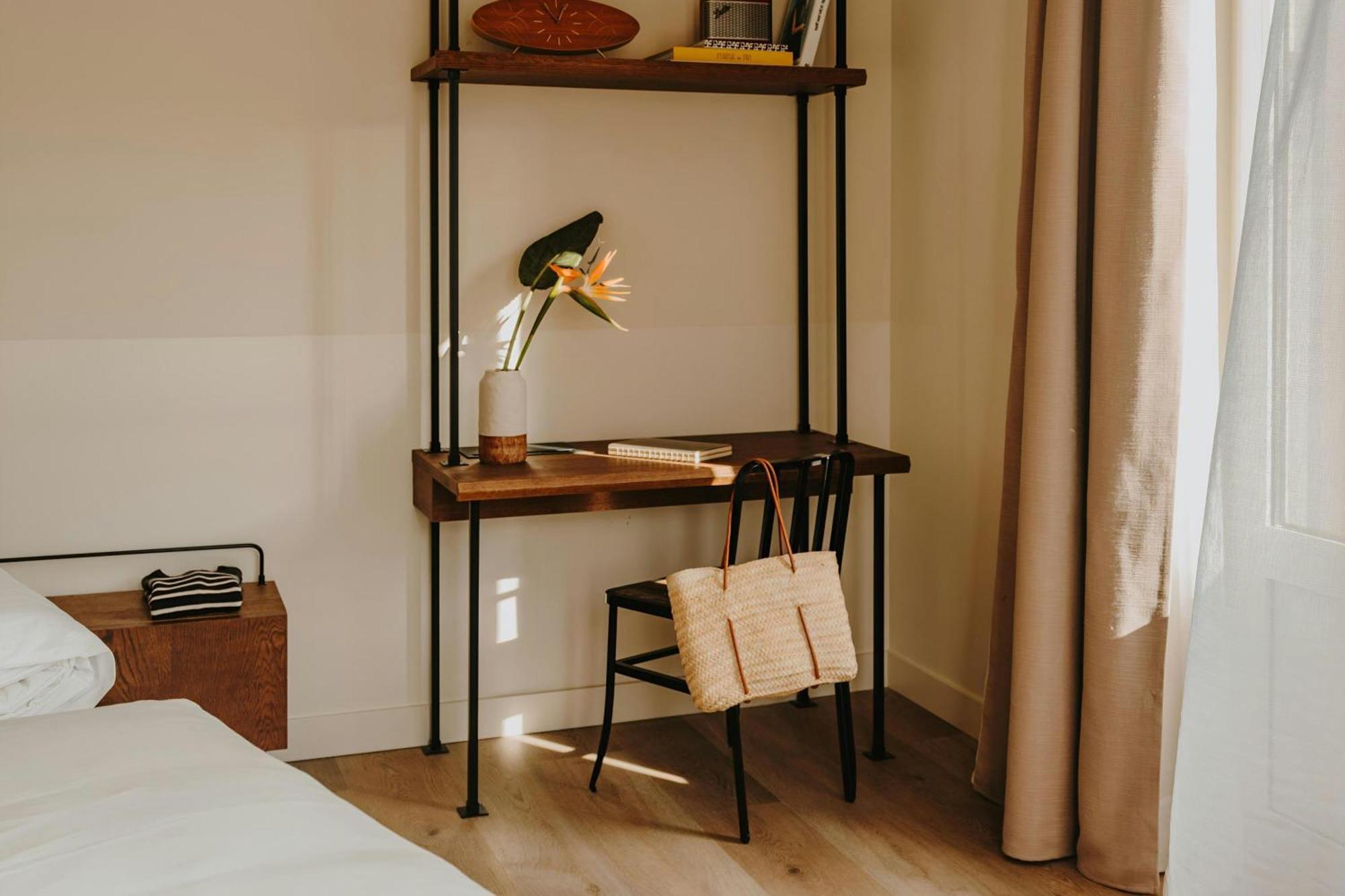 Chambre Lit King-Size avec Balcon - Vue sur Rue