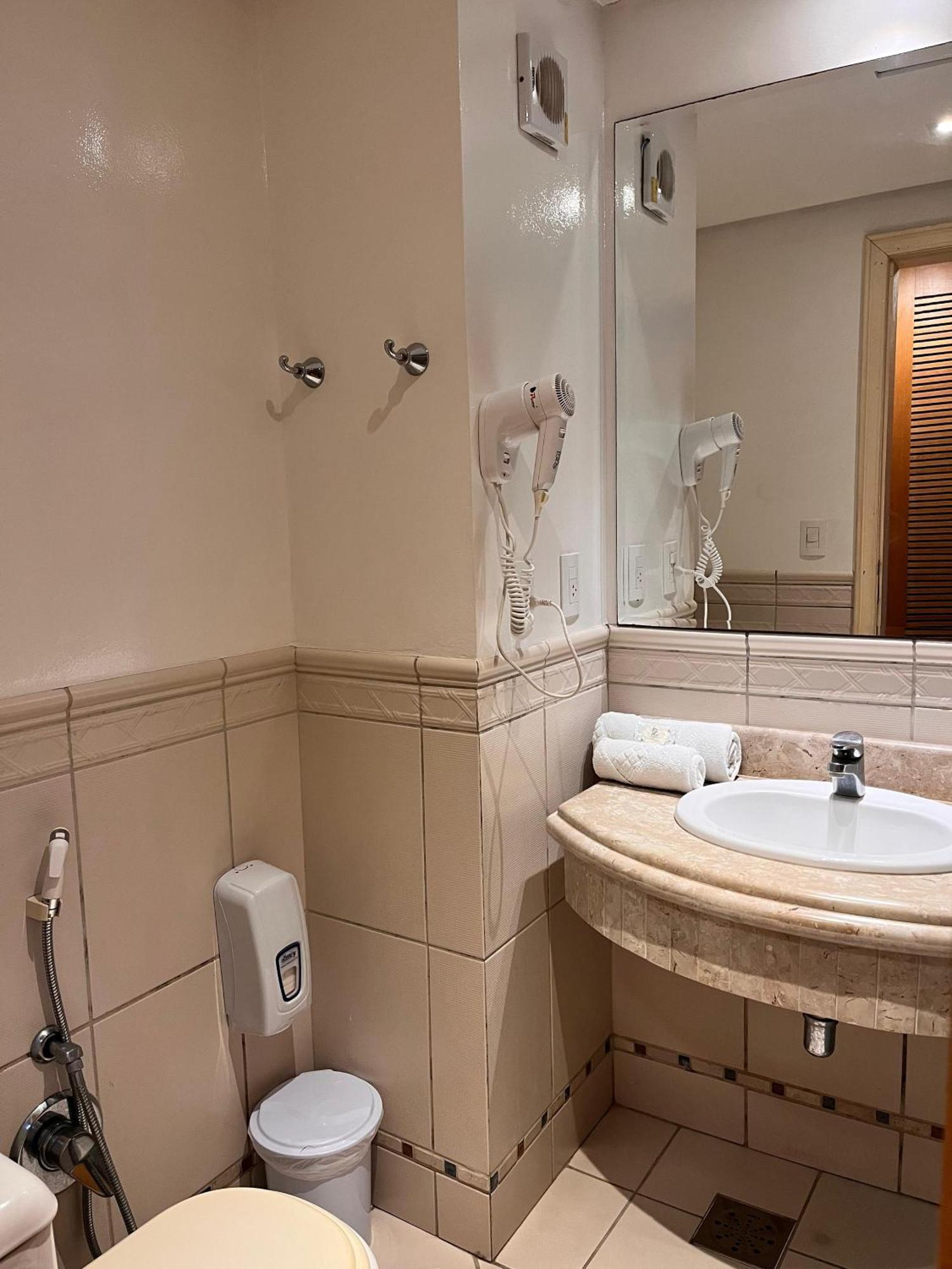 Quarto Luxo com Cama de Casal ou 2 de Solteiro