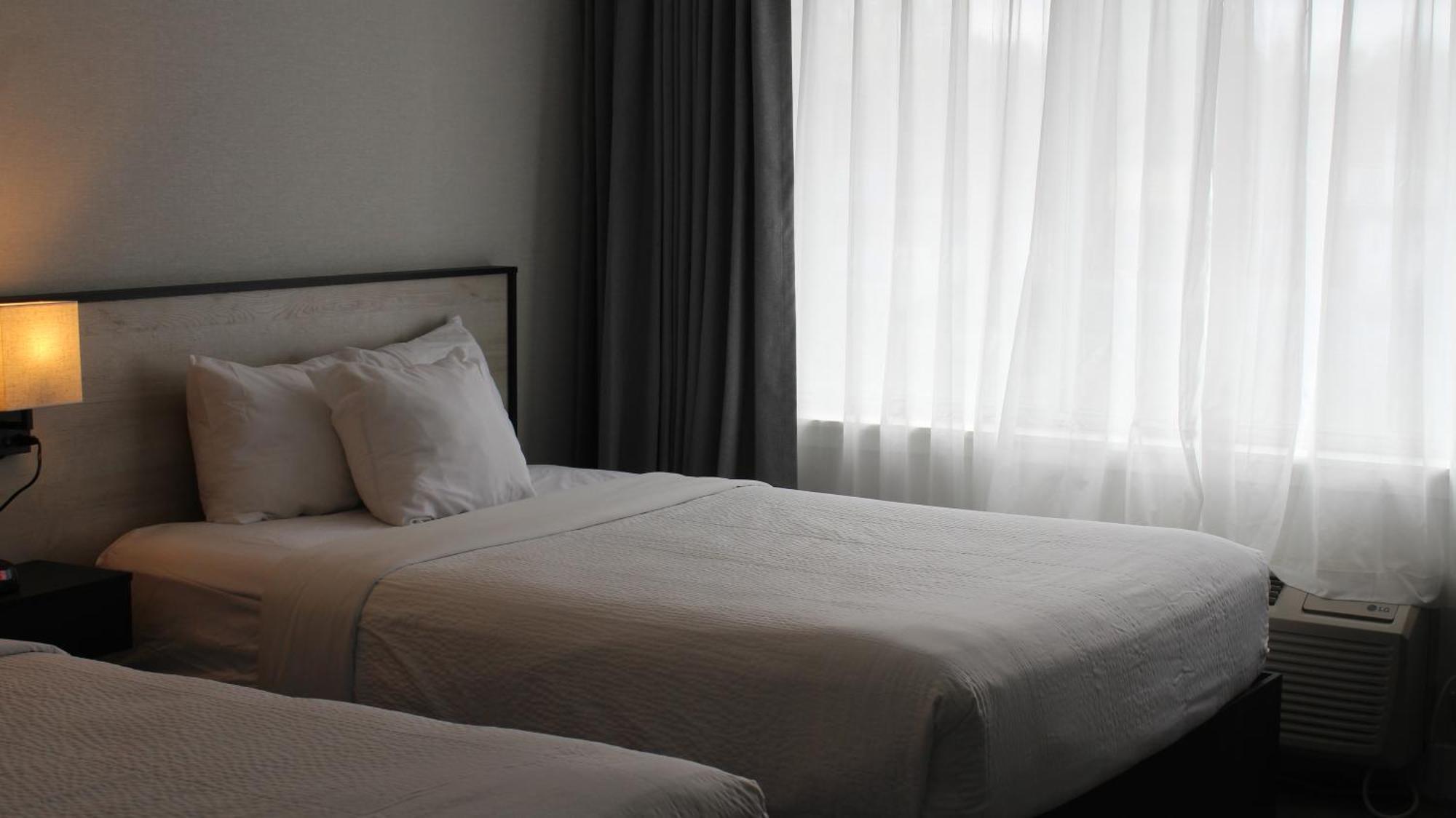 Quarto Queen com 2 Camas Queen-Size - Não Fumantes