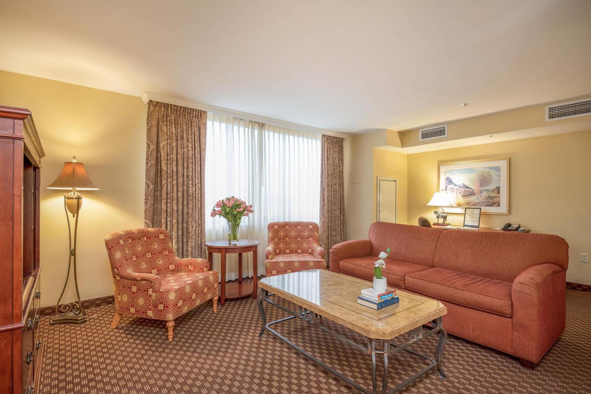 One-Bedroom Queen Suite with Two Queen Beds and Kitchen
