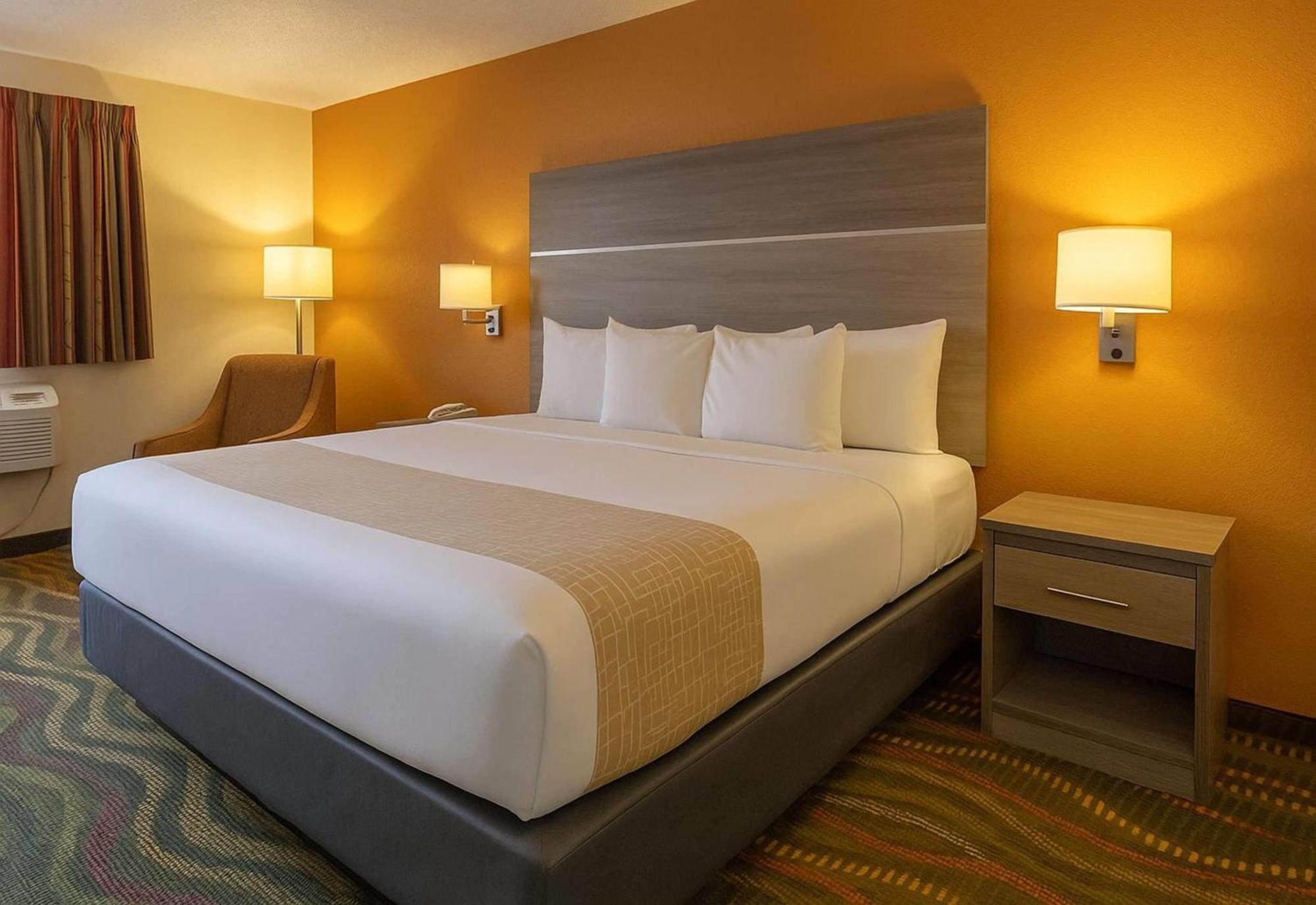 King Room - Disability Access - Non-Smoking