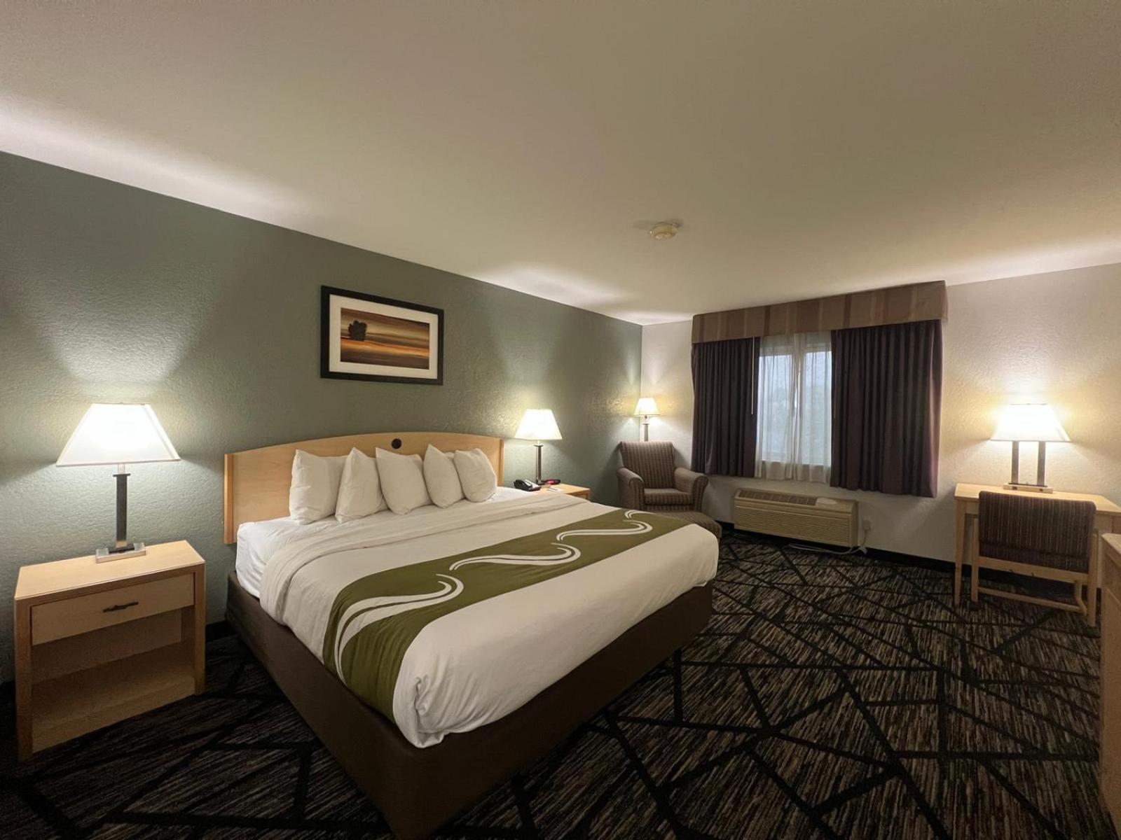 King Suite with Sofa Bed- Non-Smoking