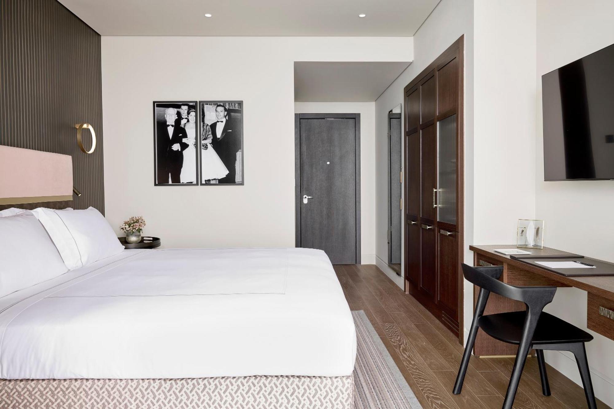 Deluxe Seafront Room with Balcony