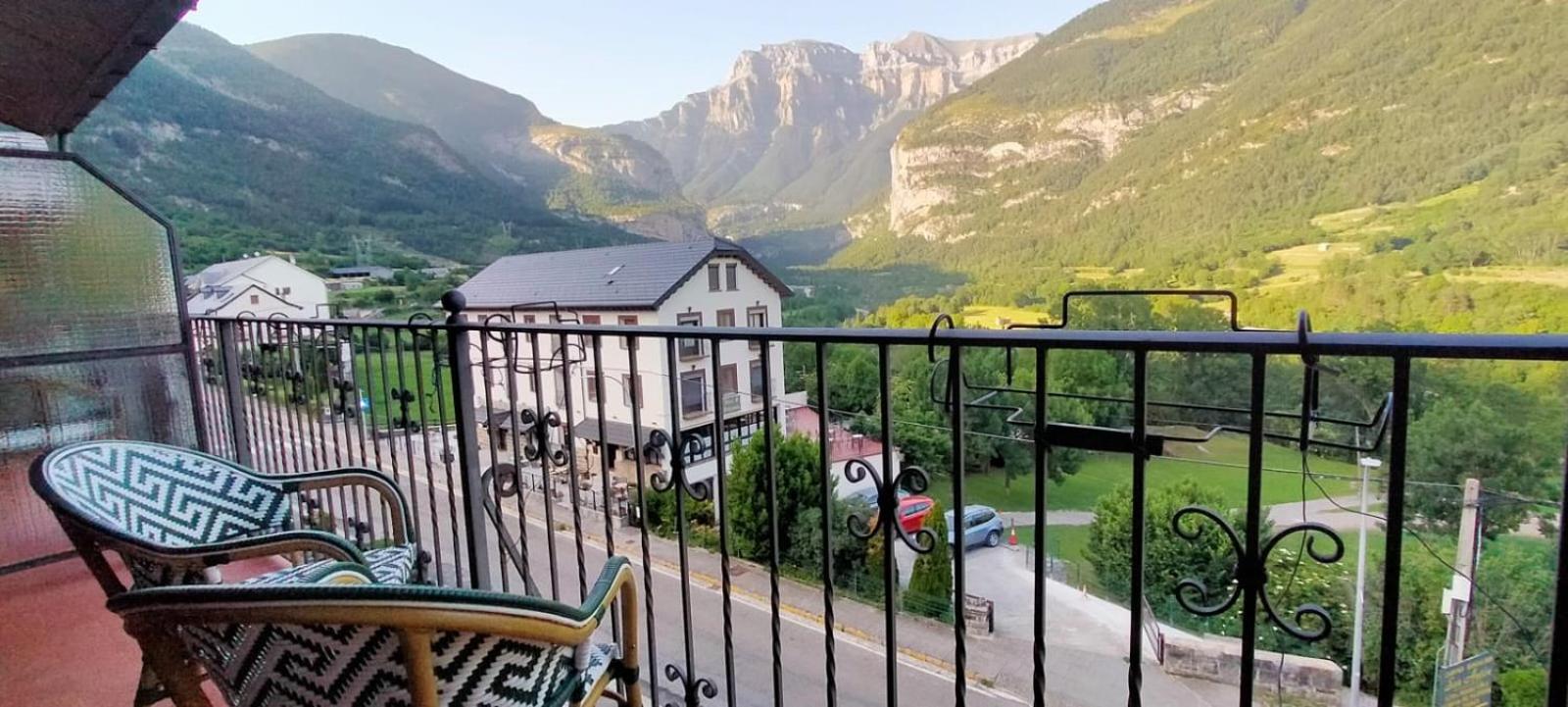Deluxe Double Room with Balcony and Mountain View,1679570161:JPEG