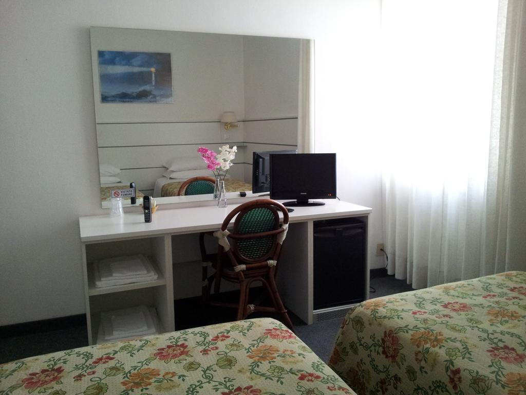 Letto Singolo in Dormitorio Maschile