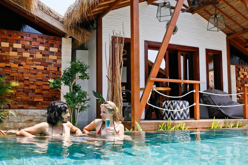 Deluxe Triple with Pool View