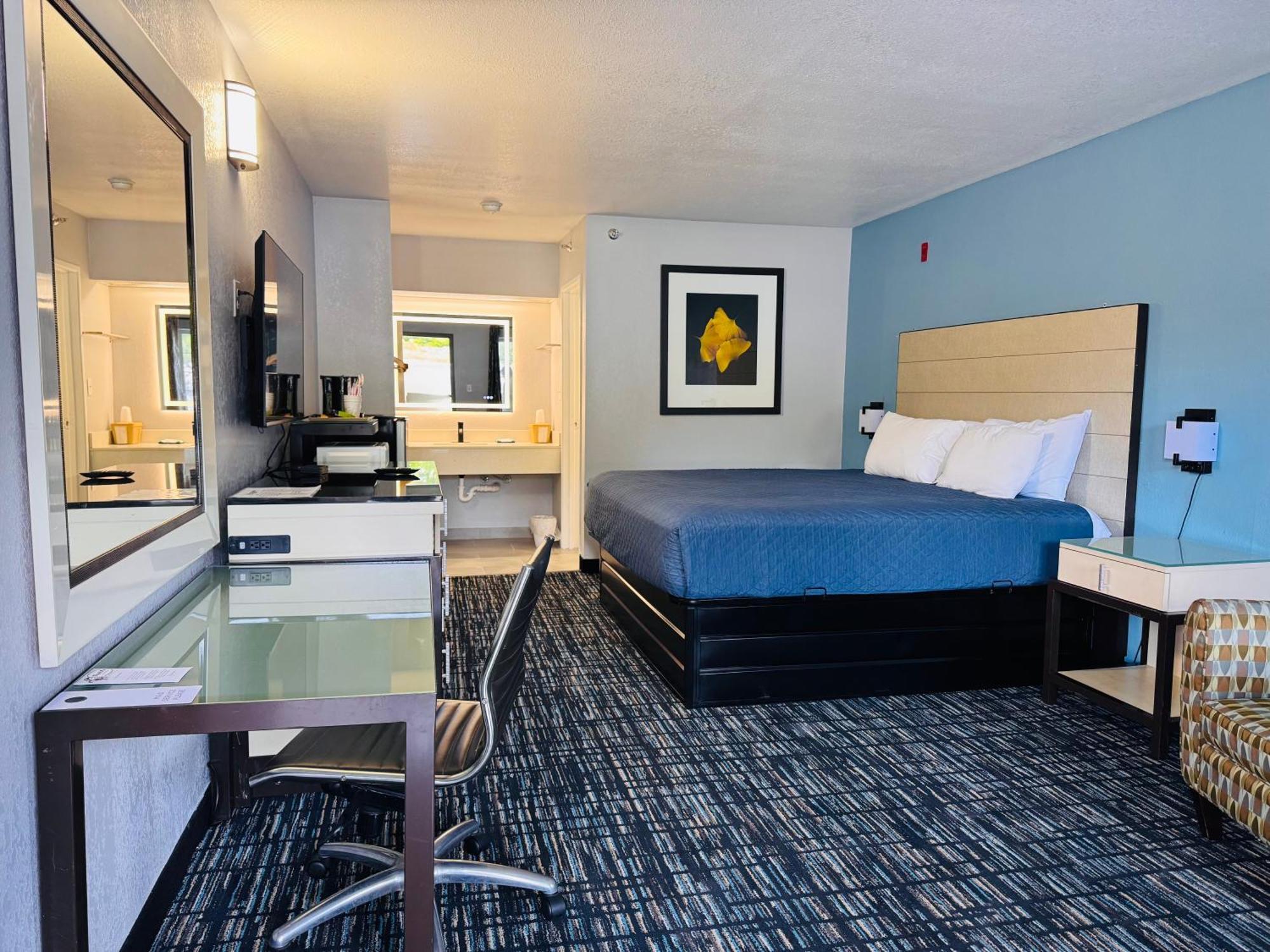 Deluxe King Room