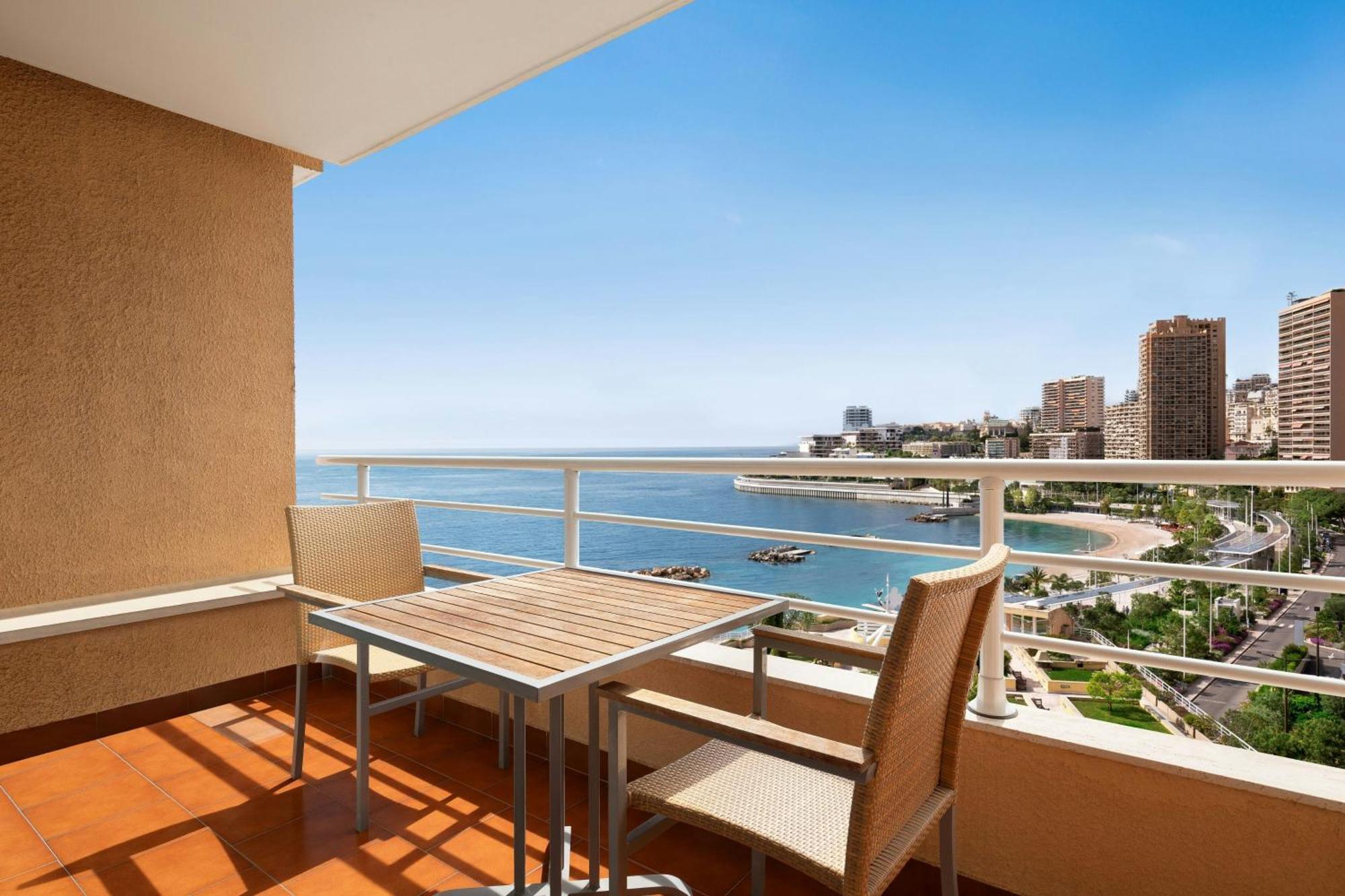 Deluxe Kamer met 1 Kingsize Bed - Gedeeltelijk Uitzicht op Zee - Balkon