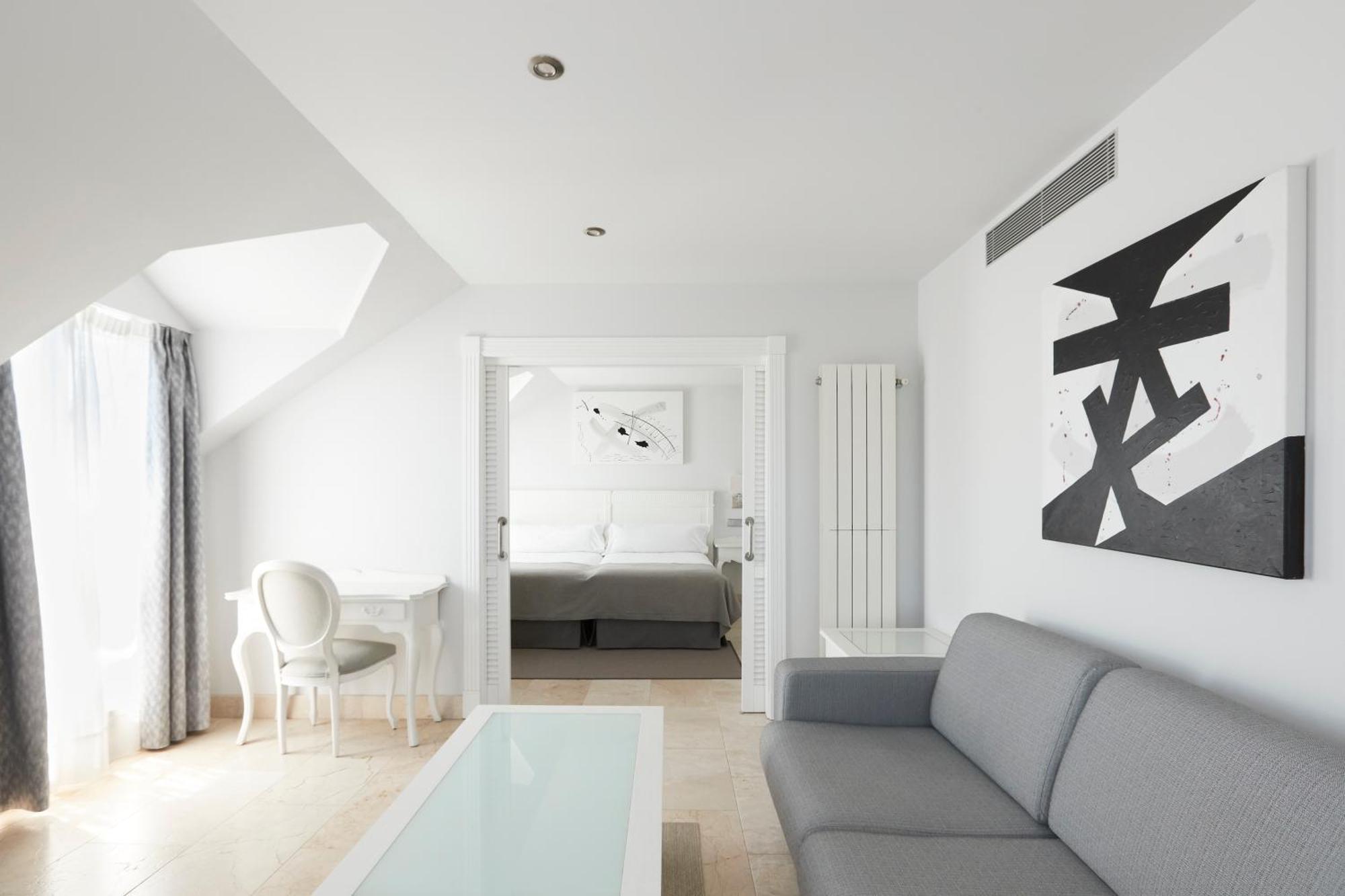 Family Room with lounge,1681733260:JPEG