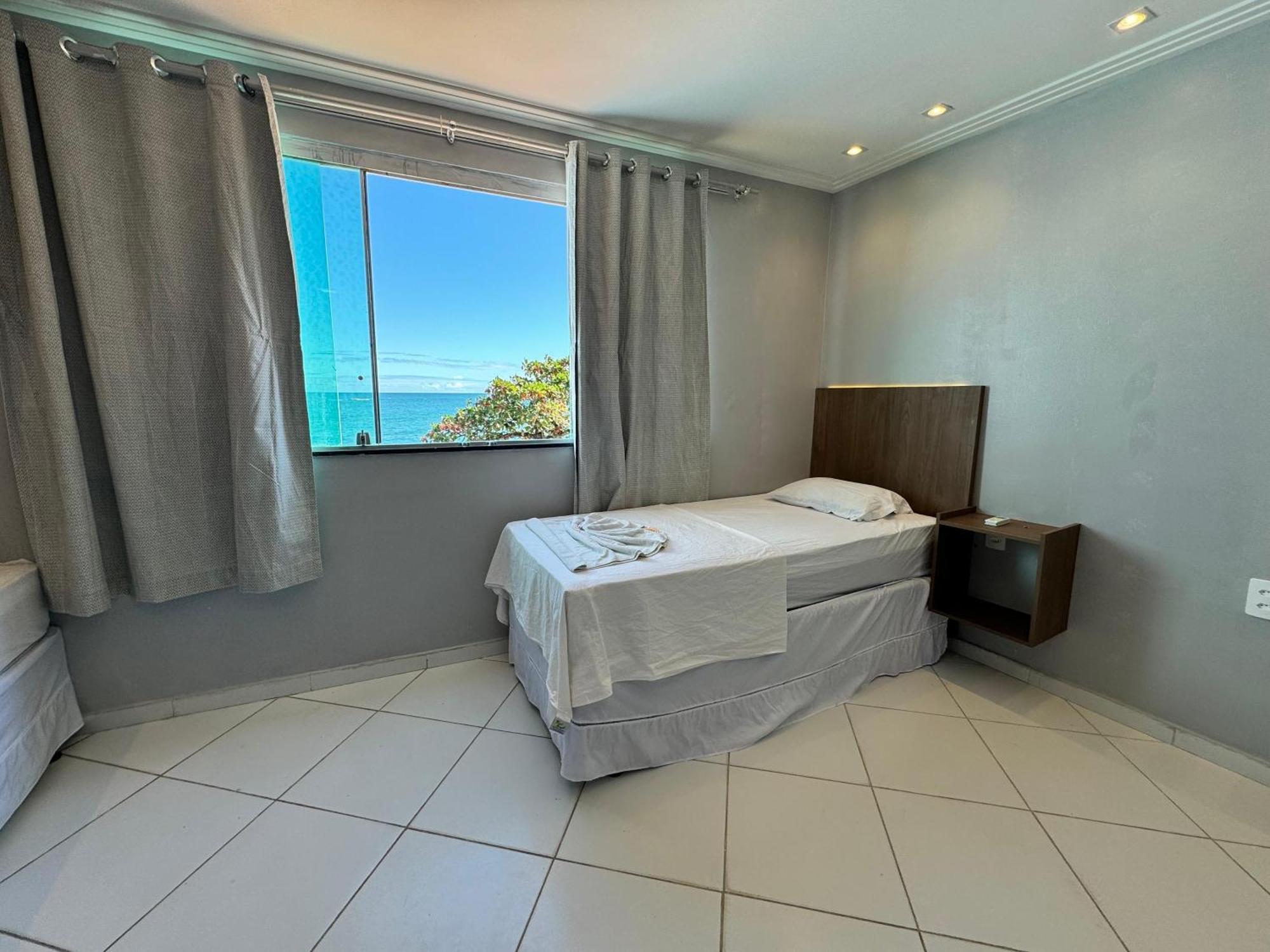 Quarto Triplo com Vista do Mar