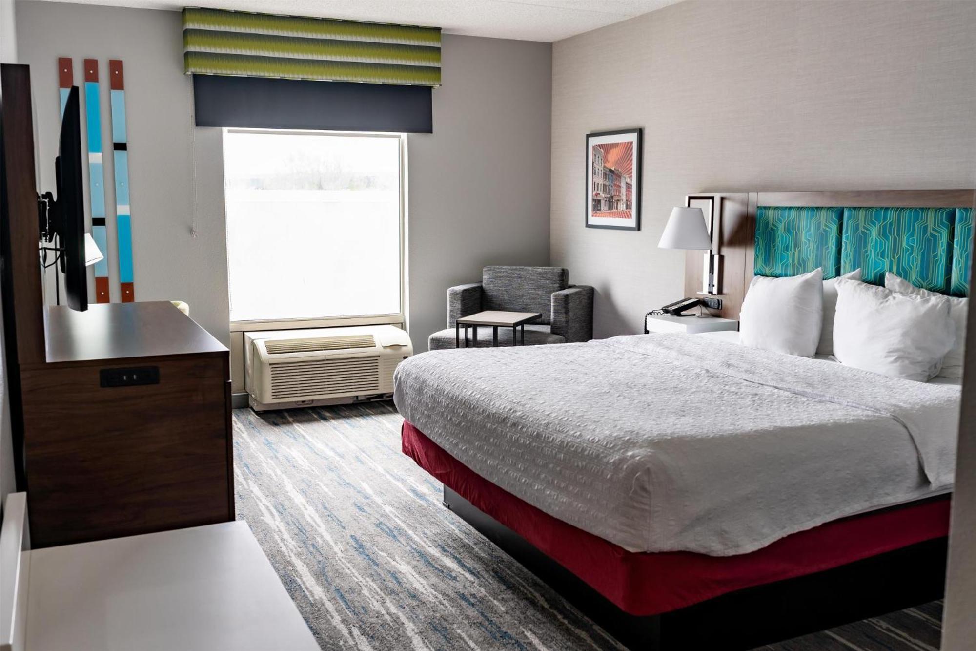King Room with King Bed - Non-Smoking