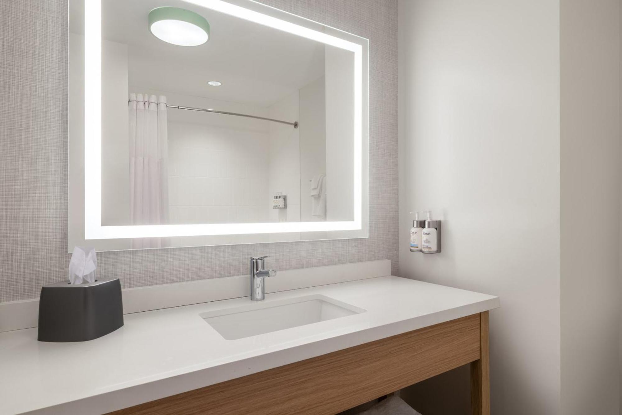 Standard King Room with Shower Bath