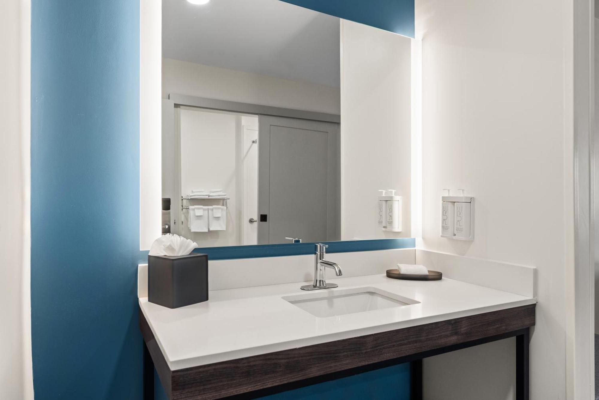 Chambre Lit King-Size - Accessible aux Personnes à Mobilité Réduite - Non-Fumeurs
