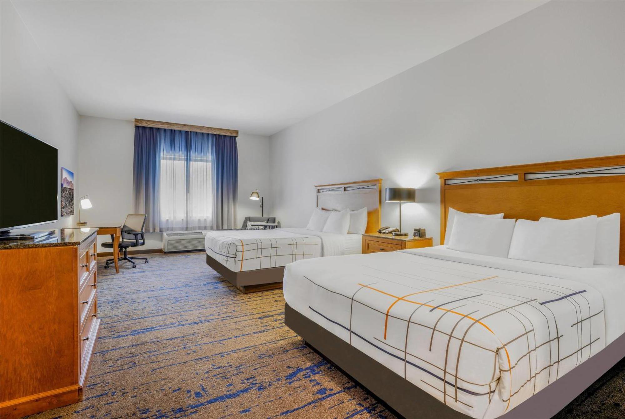 Deluxe Queen Room with Two Queen Beds