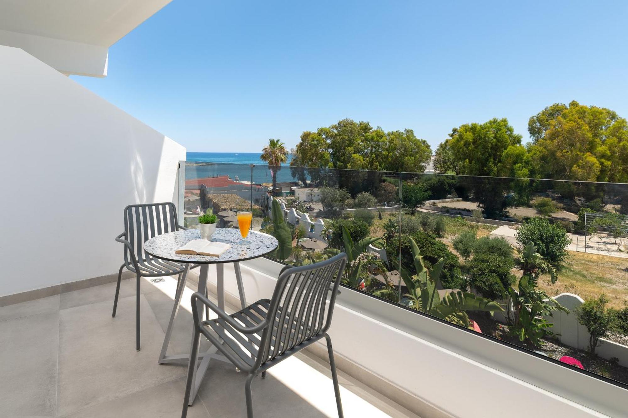 Triple with Side Sea View
