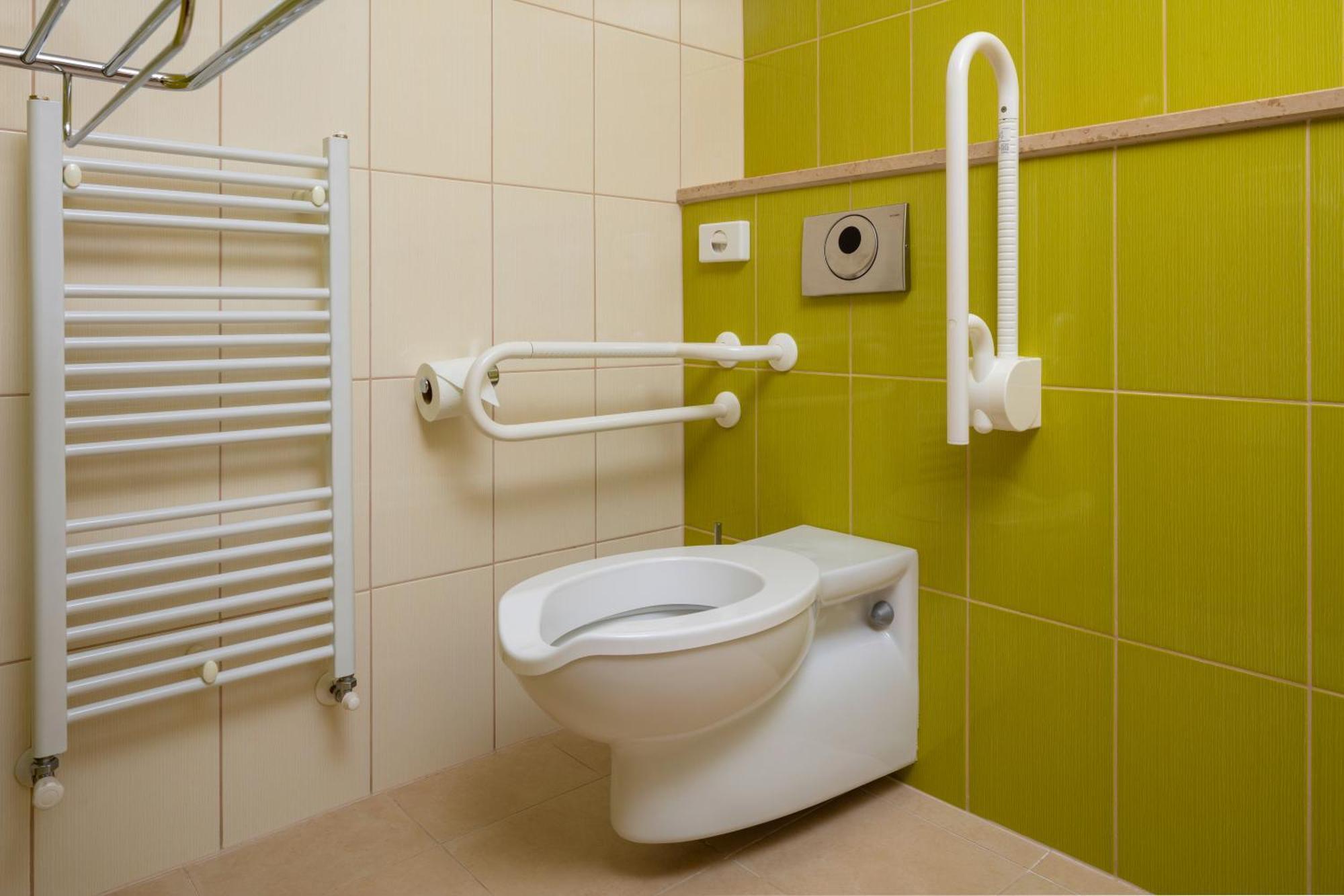 Preisgünstiges, barrierefreies Doppelzimmer mit Balkon