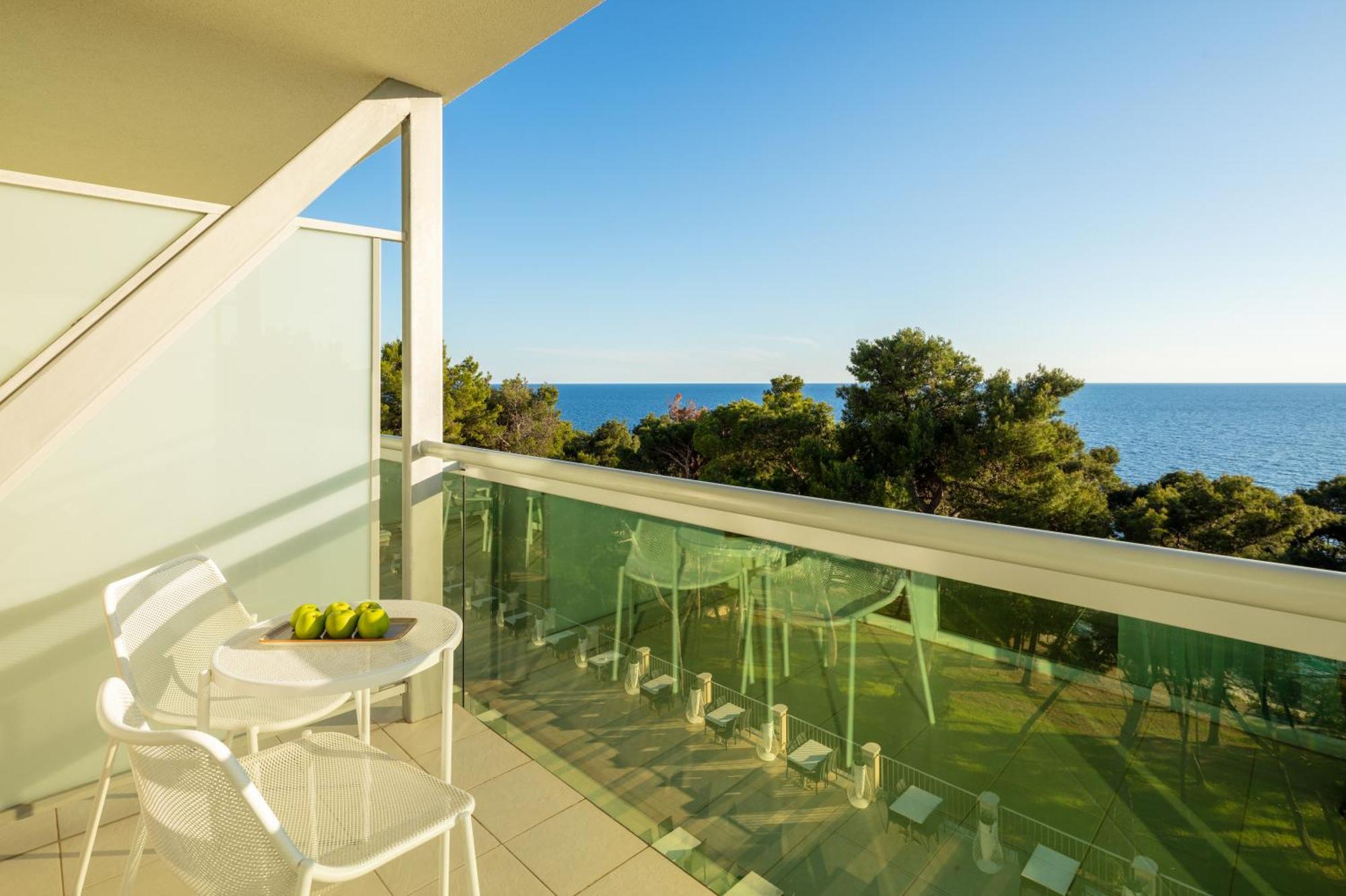 Standard Family Room Extra Bed Sea Side Balcony,1687455804:JPEG