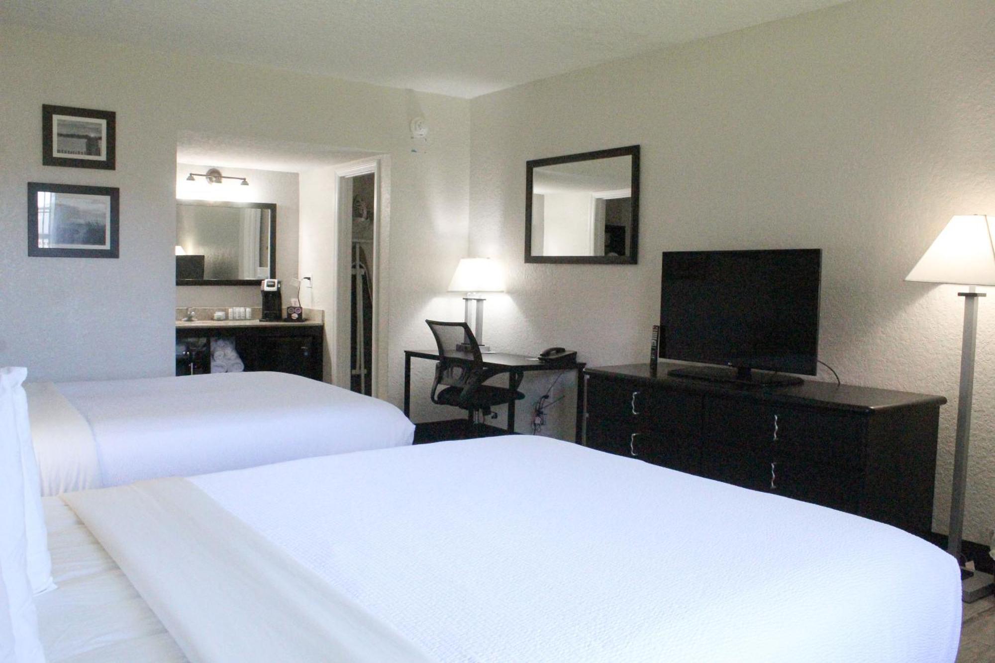 Queen Room with Two Queen Beds - Non-Smoking