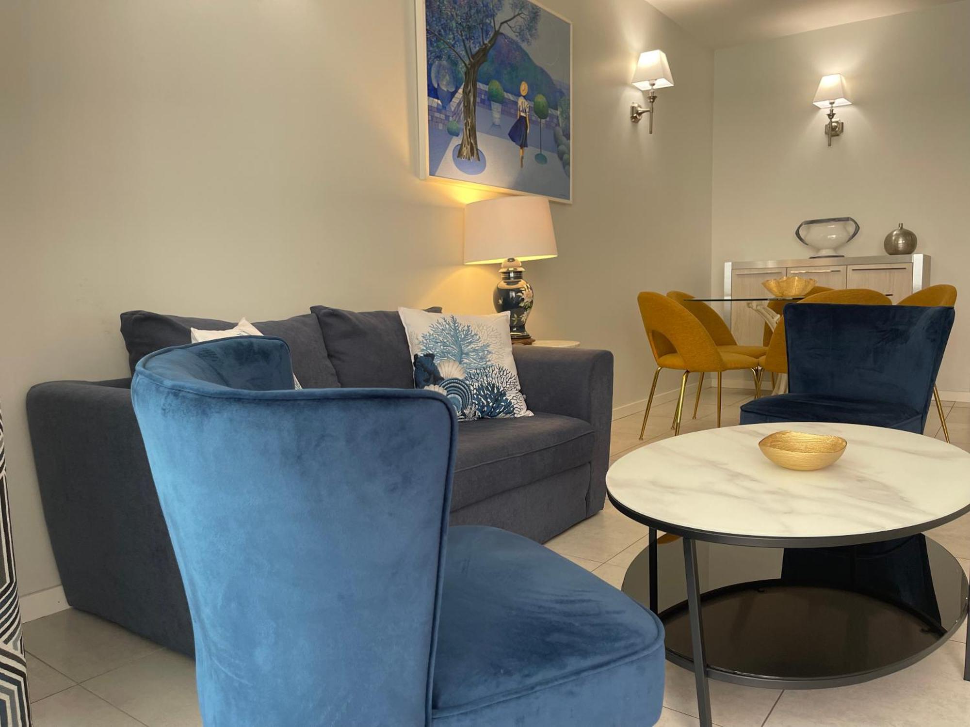 Two-Bedroom Apartment Yves Montand