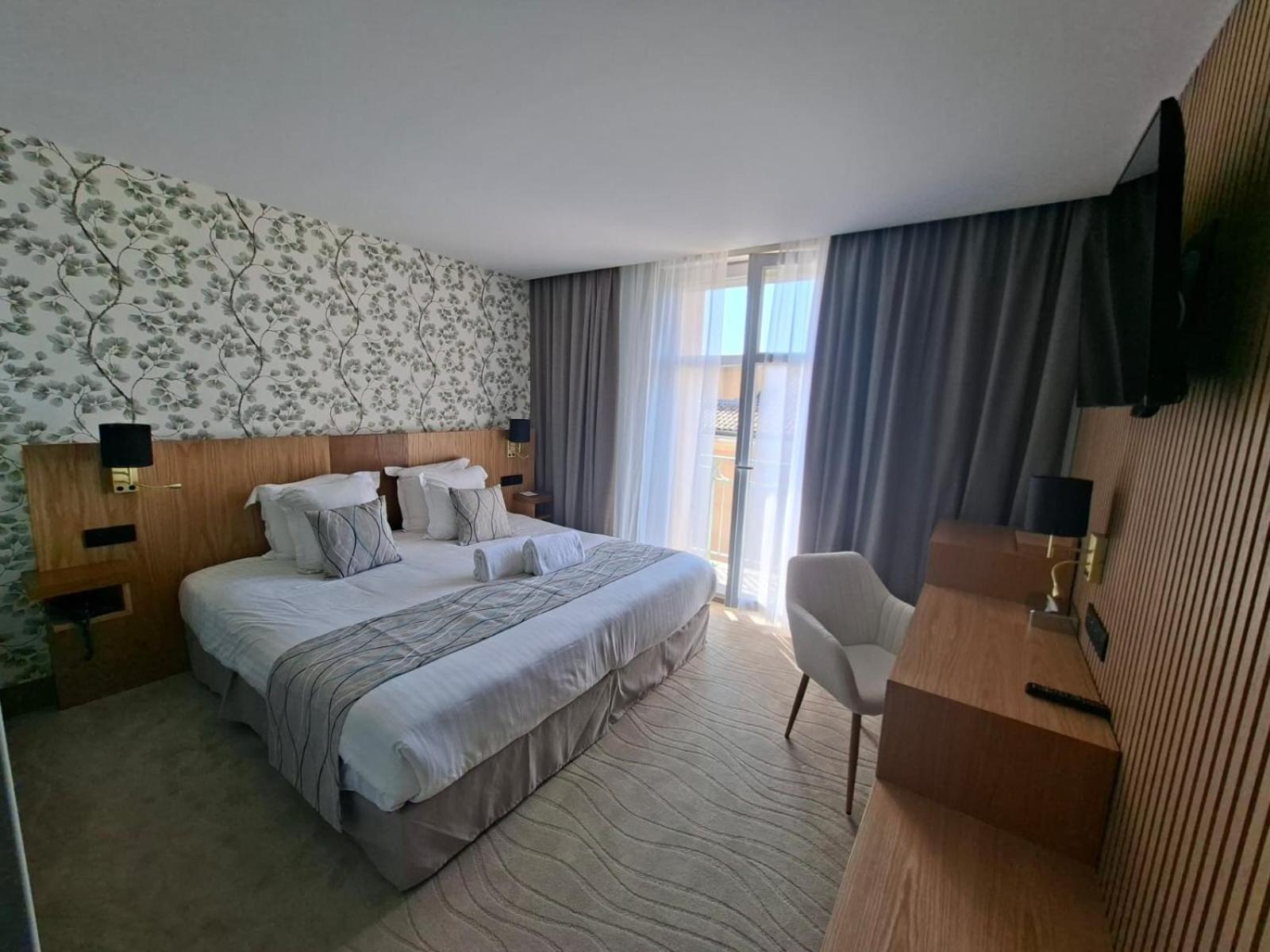 Chambre Lit King-Size Supérieure - Non-Fumeurs
