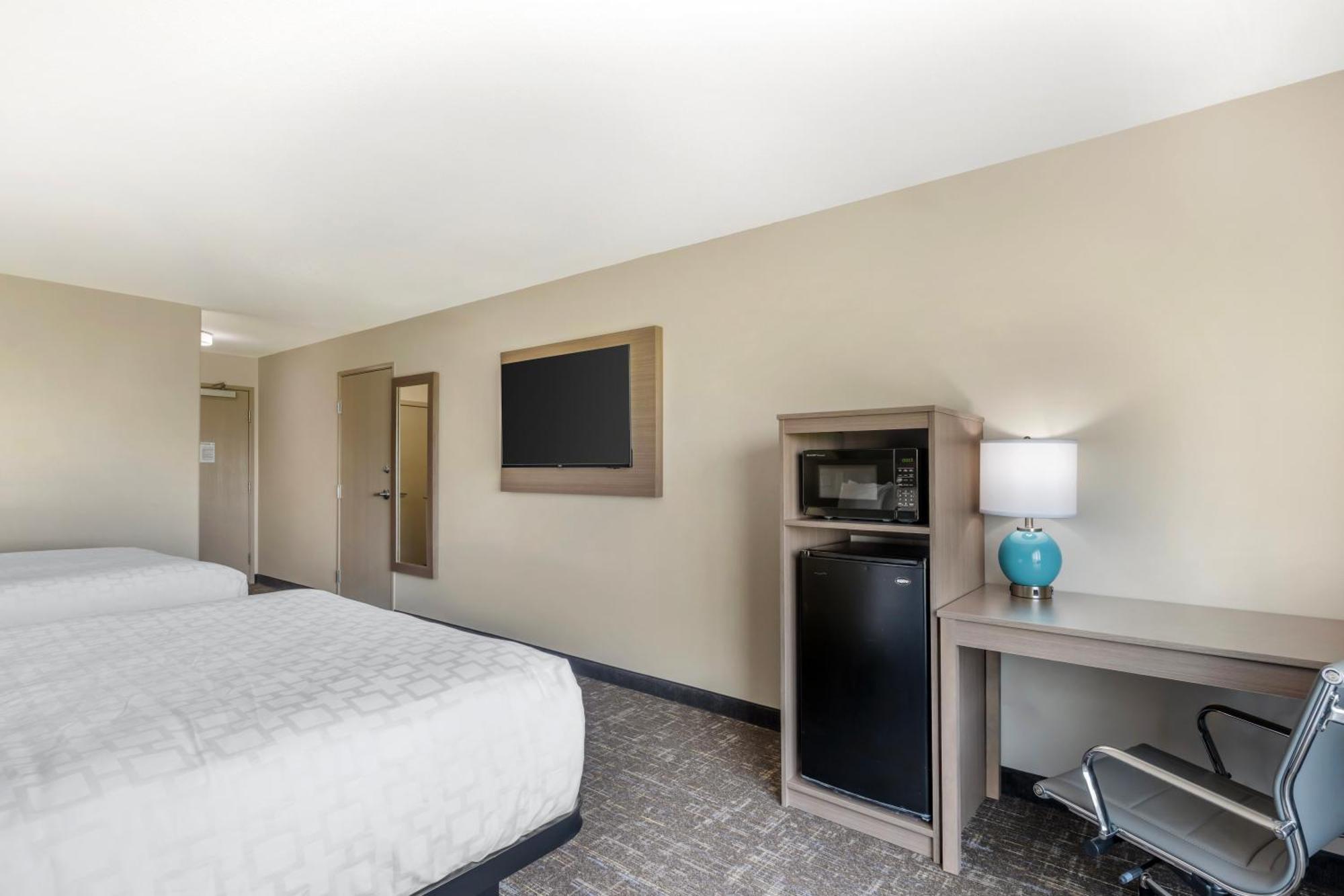 Queen Room with Two Queen Beds - Non-Smoking