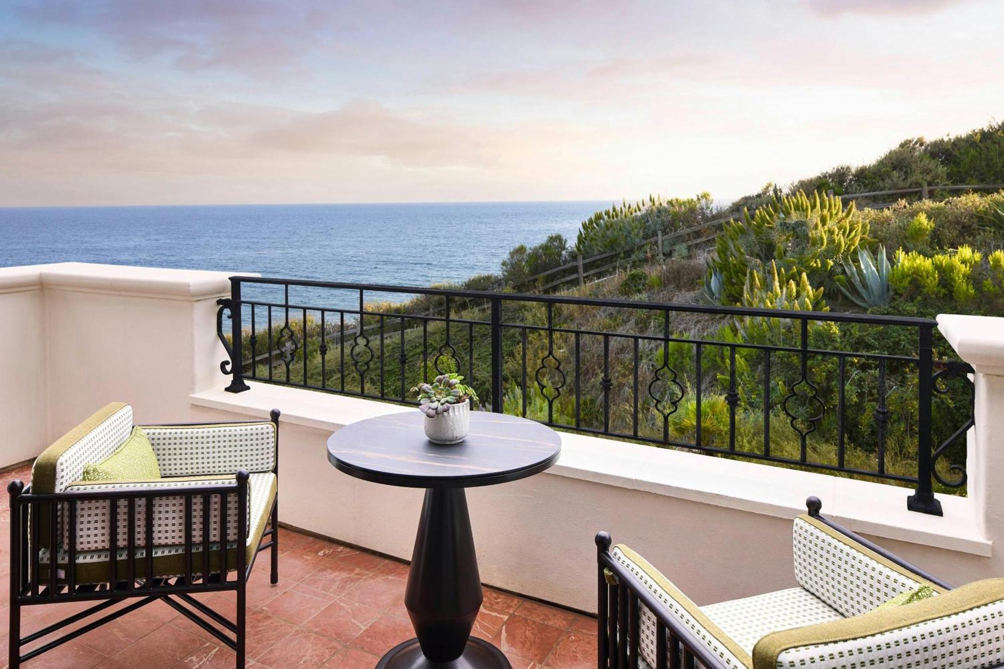 King Room Balcony Partial Ocean View,1689839659:JPEG