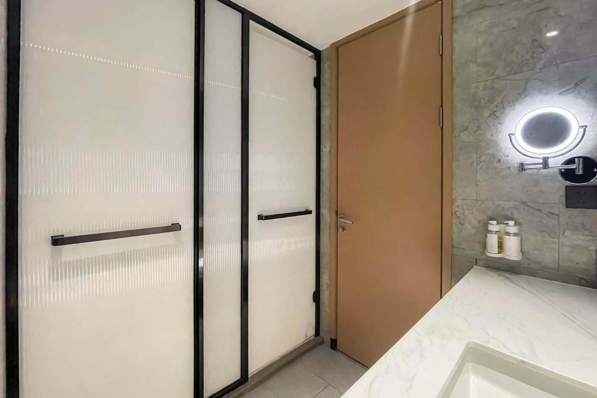 Suite de 1 dormitorio con cama grande