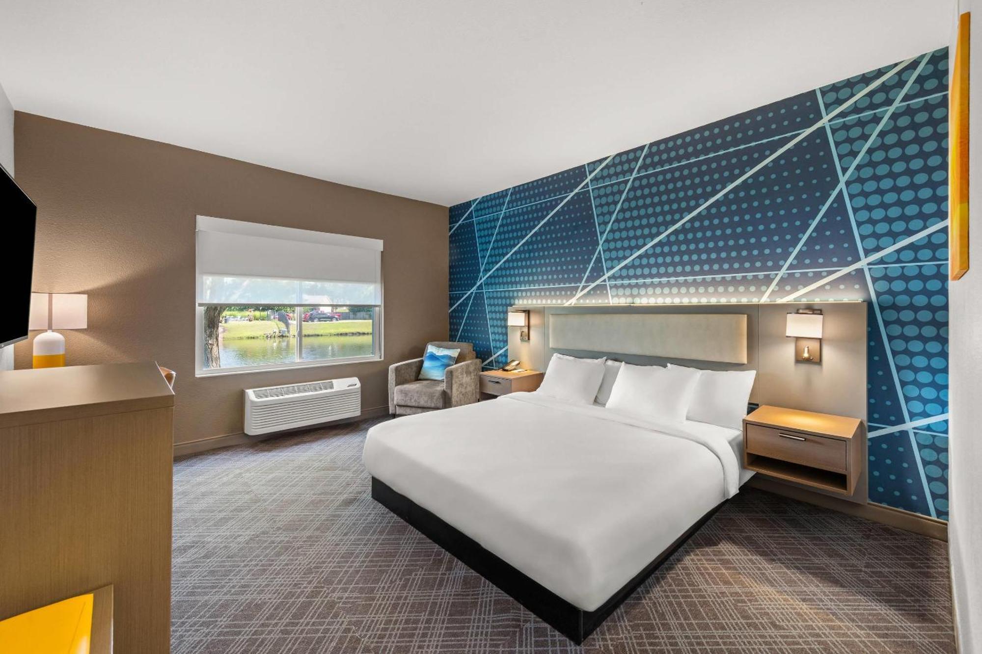 King Room with Roll-In Shower - Disability Access/Non Smoking