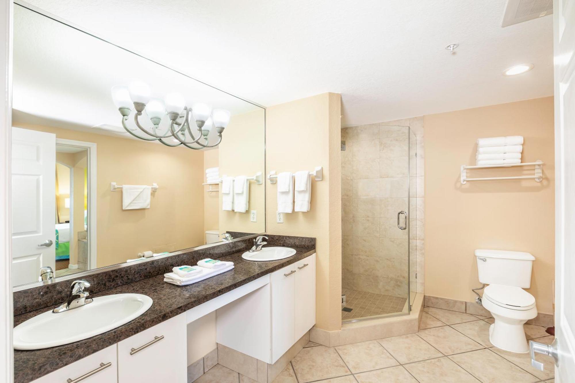 Deluxe One-Bedroom King Suite