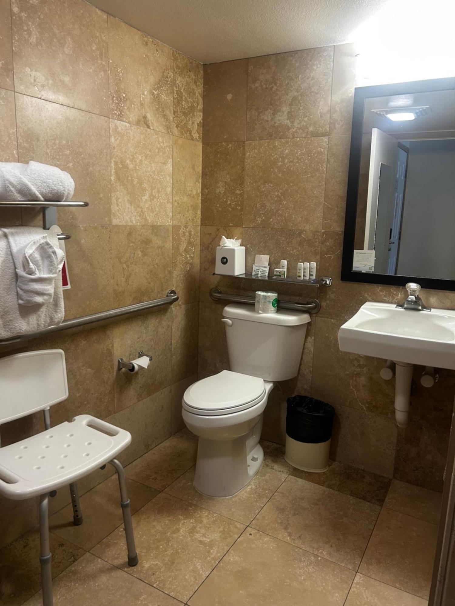 Queen Room - Mobility Access/Non-Smoking
