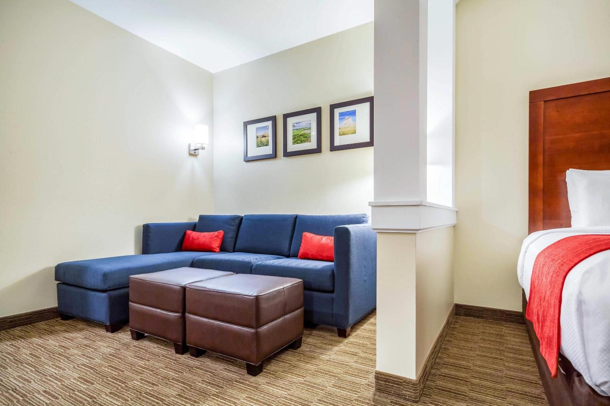 Queen Suite with Two Queen Beds and Sofa Bed - Non-Smoking