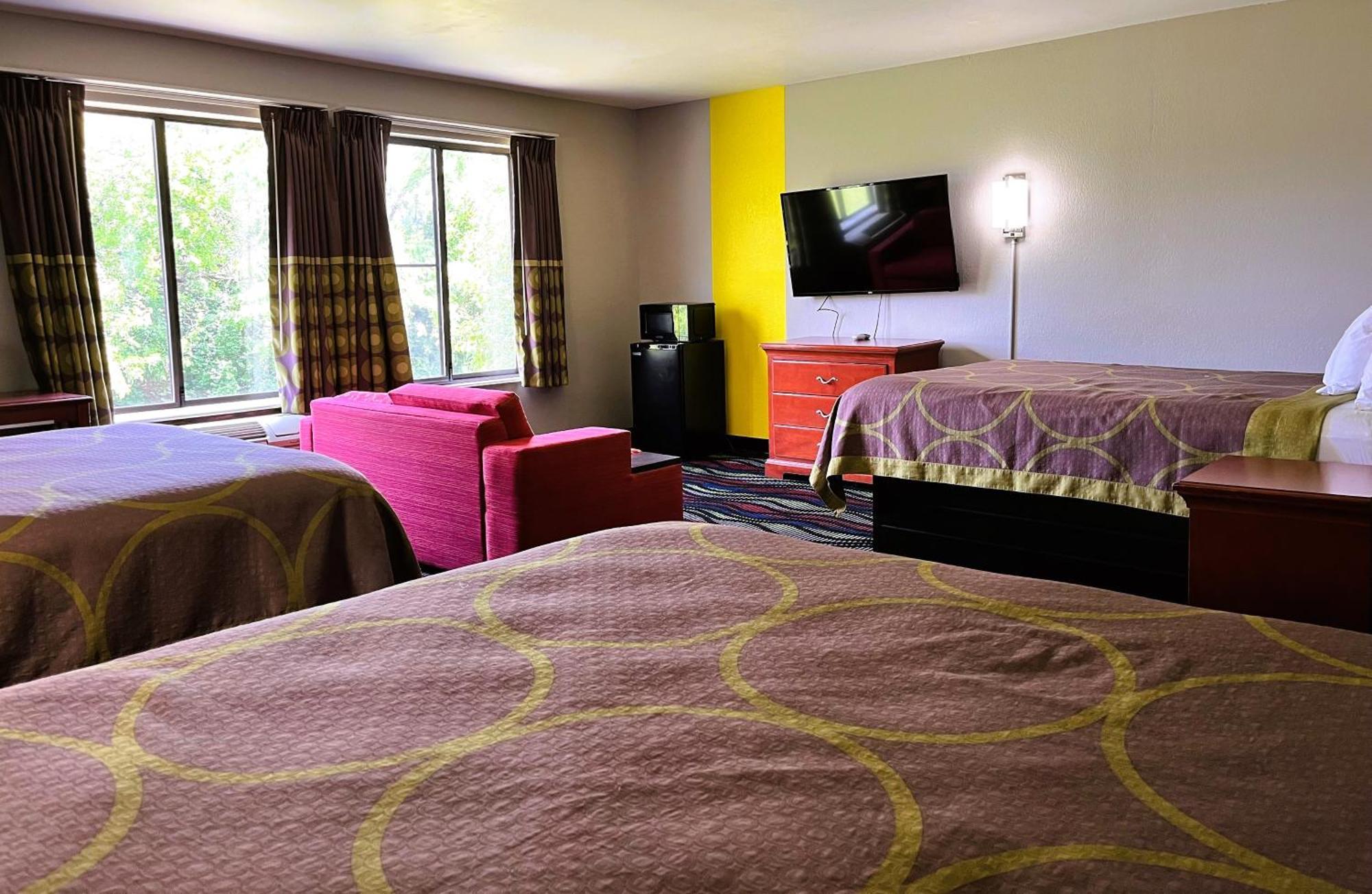 Deluxe Queen Room with Two Queen Beds - Non-Smoking