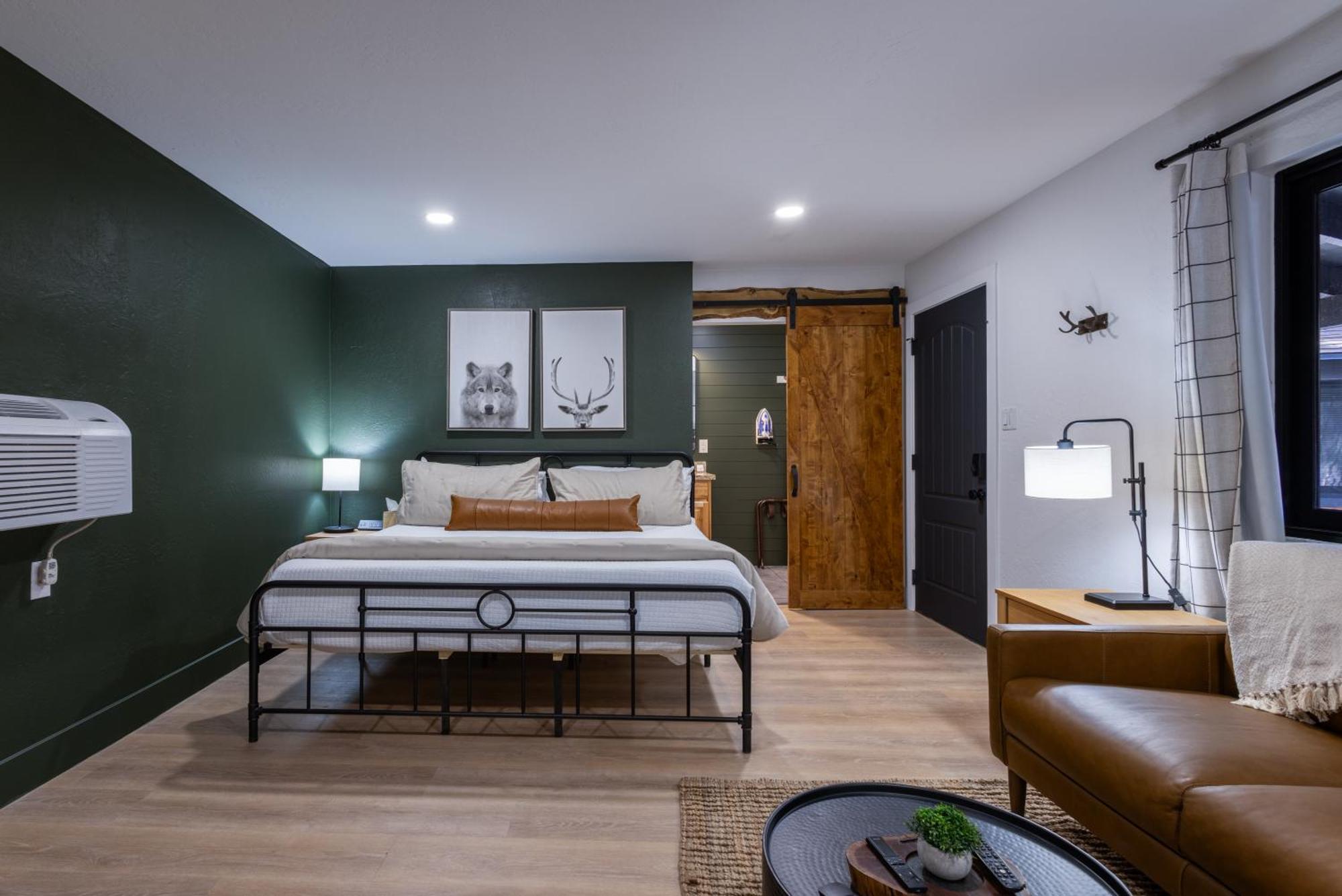 Suite with Spa Bath - Pet Friendly