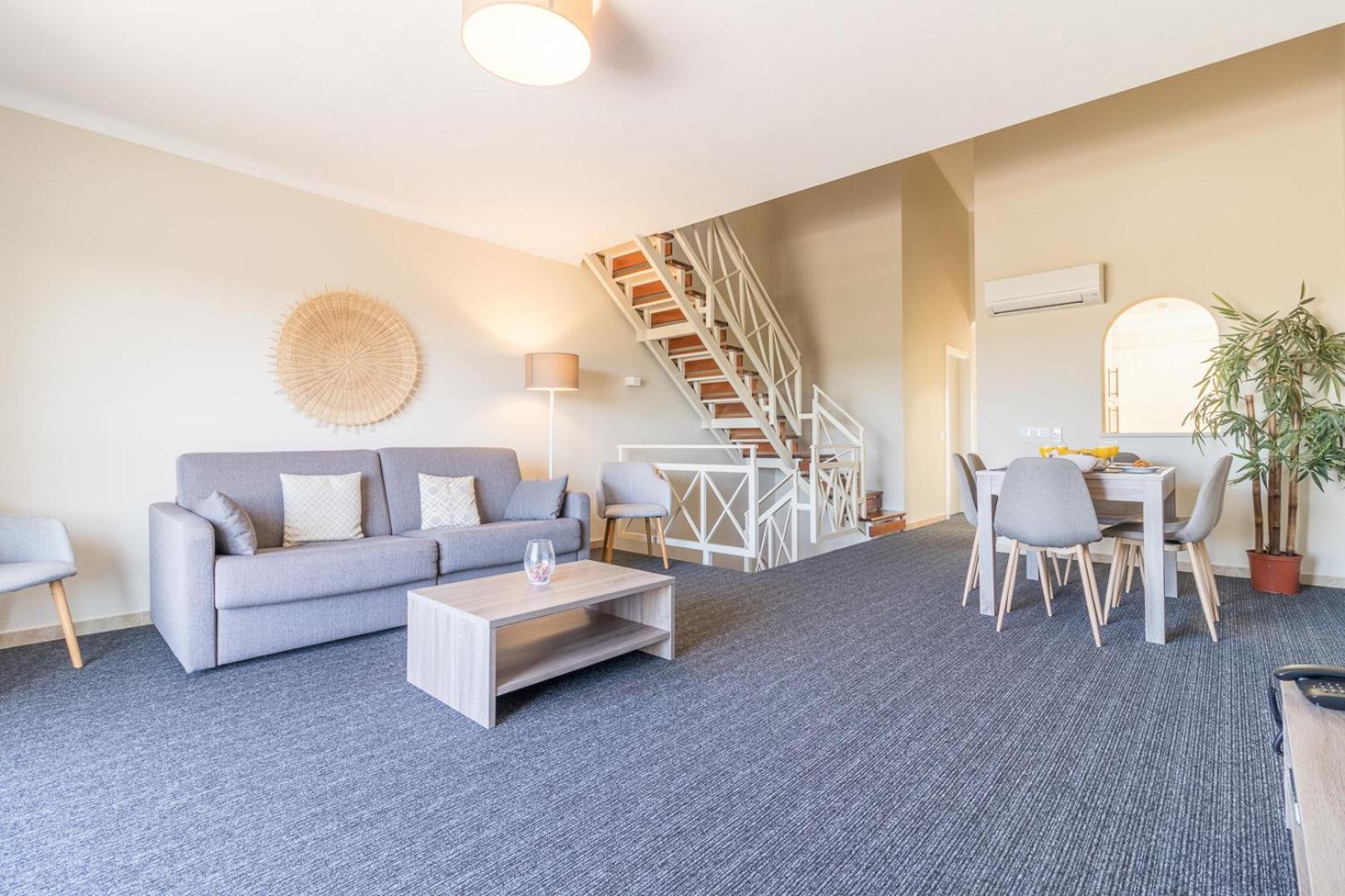 One-Bedroom Duplex Aparment with Balcony