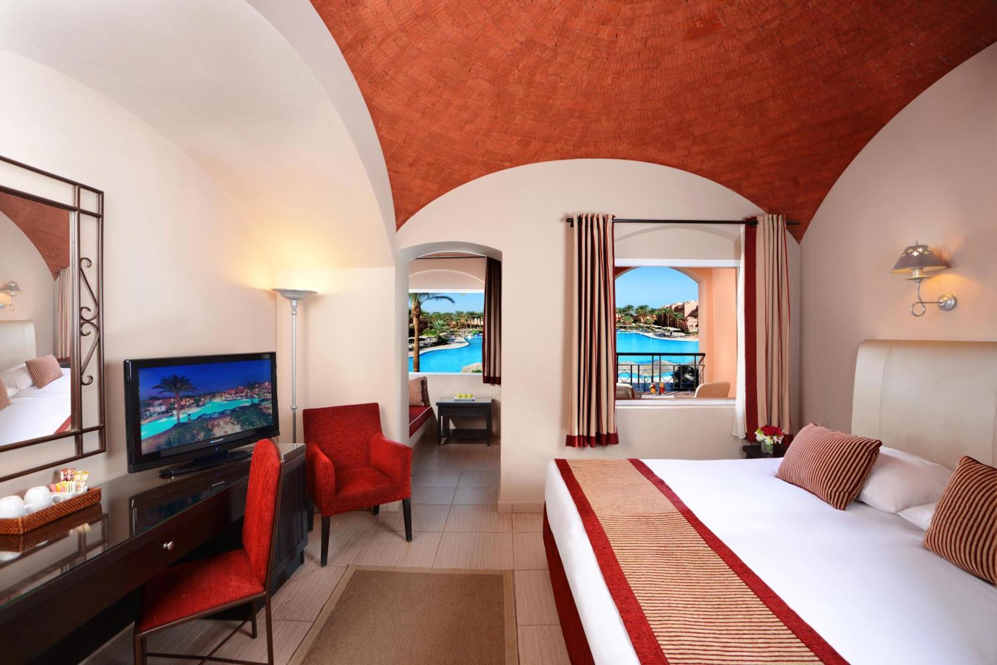 Superior Zimmer mit Queensize-Bett oder 2 Einzelbetten und Poolblick