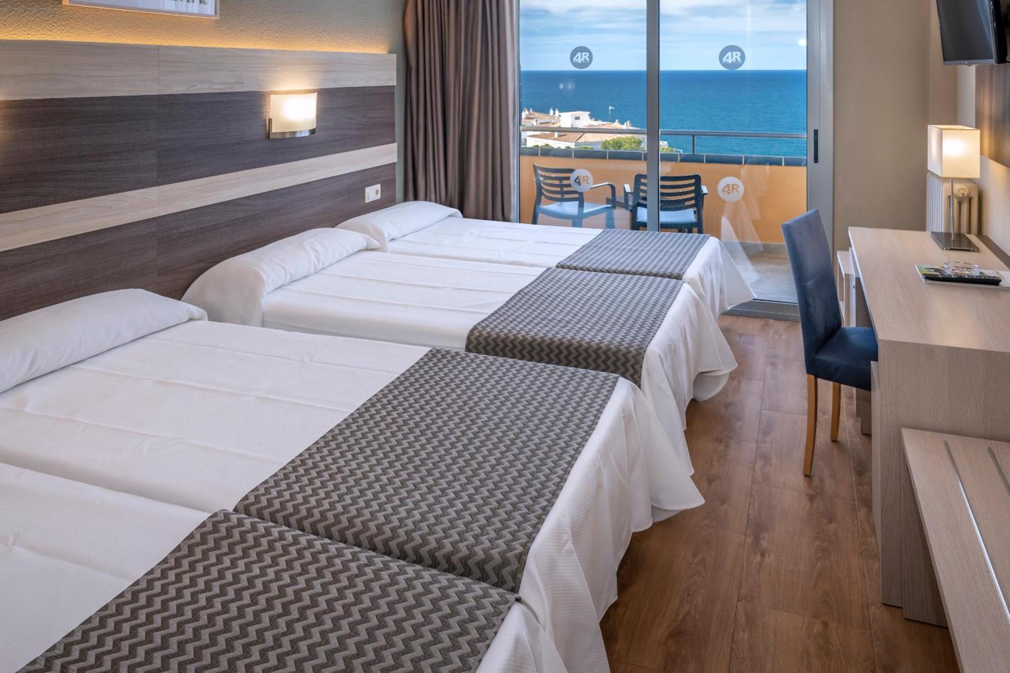 Chambre Quadruple - Vue sur Mer (2 Adultes + 2 Enfants)