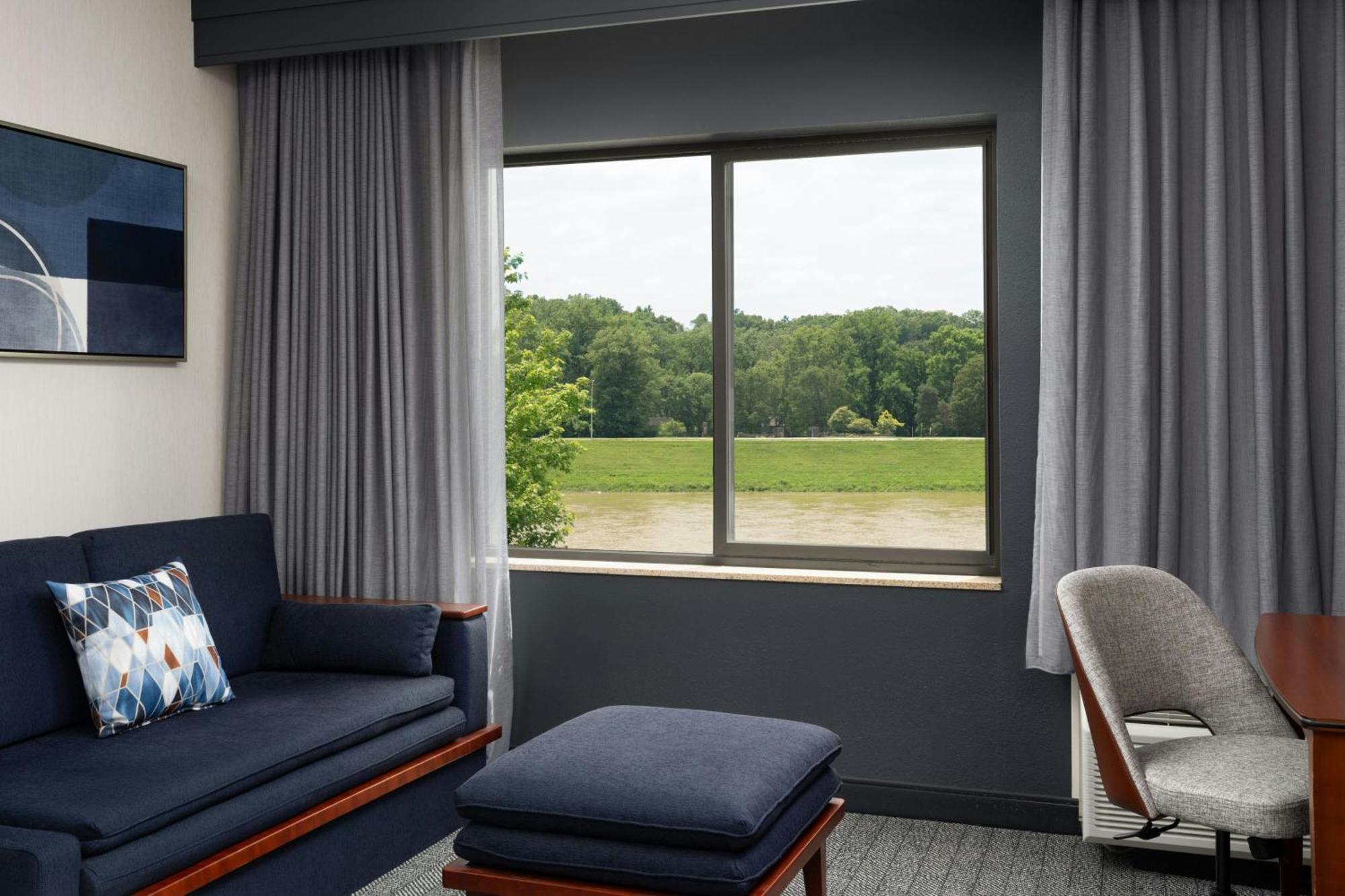 King Room with Courtyard View and Sofa Bed