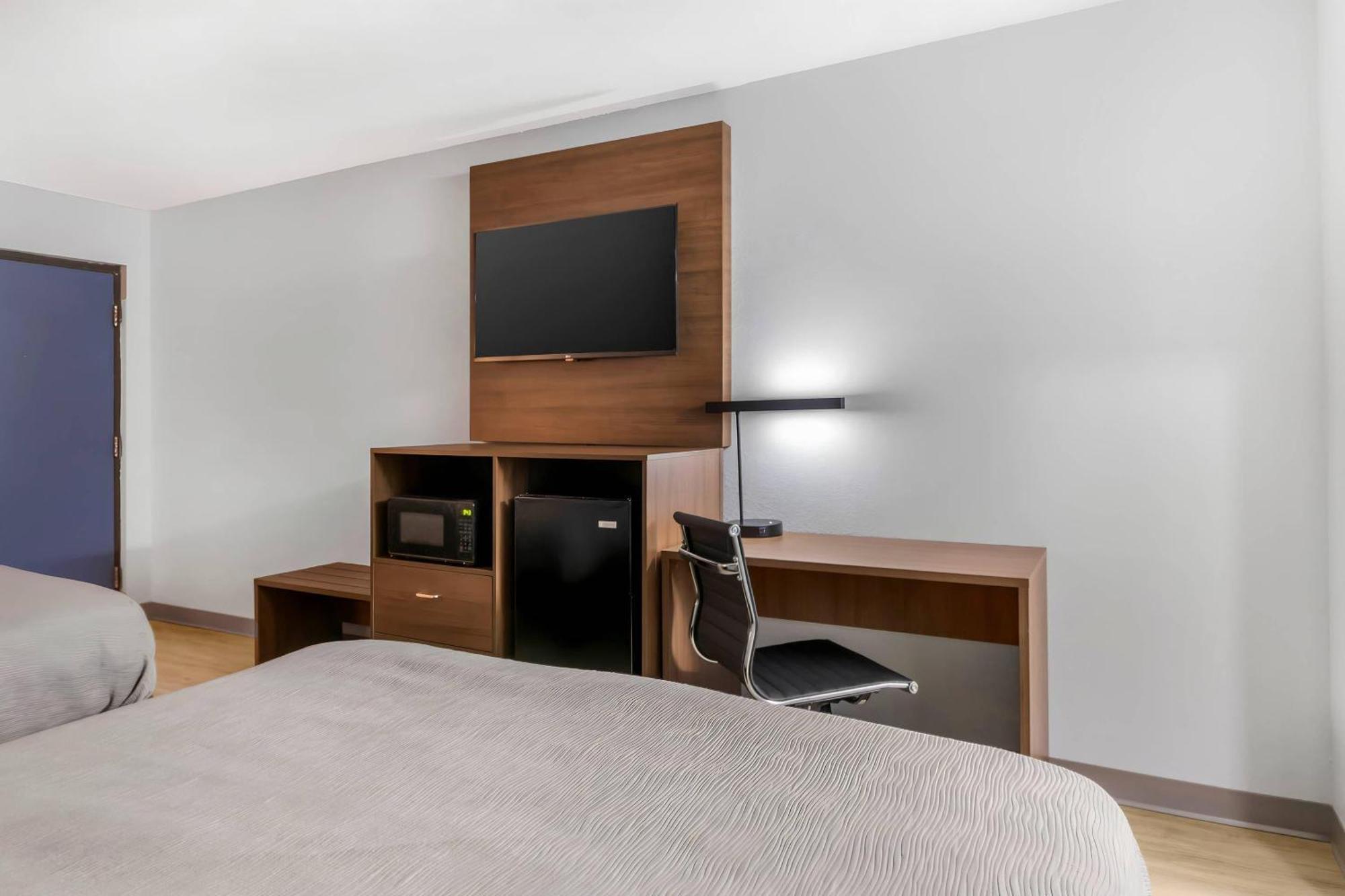 Efficiency Queen Room with Two Queen Beds - Non-Smoking