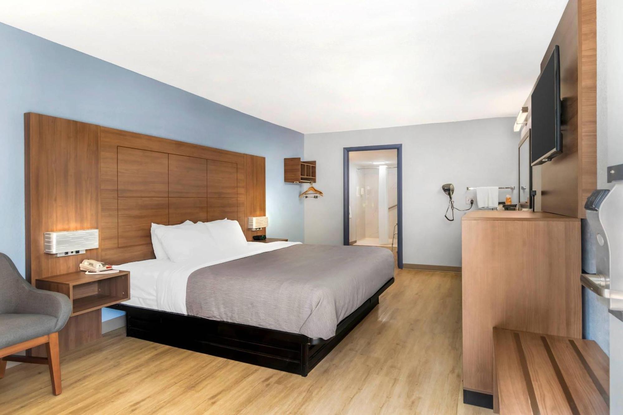King Room - Accessible/Non-Smoking