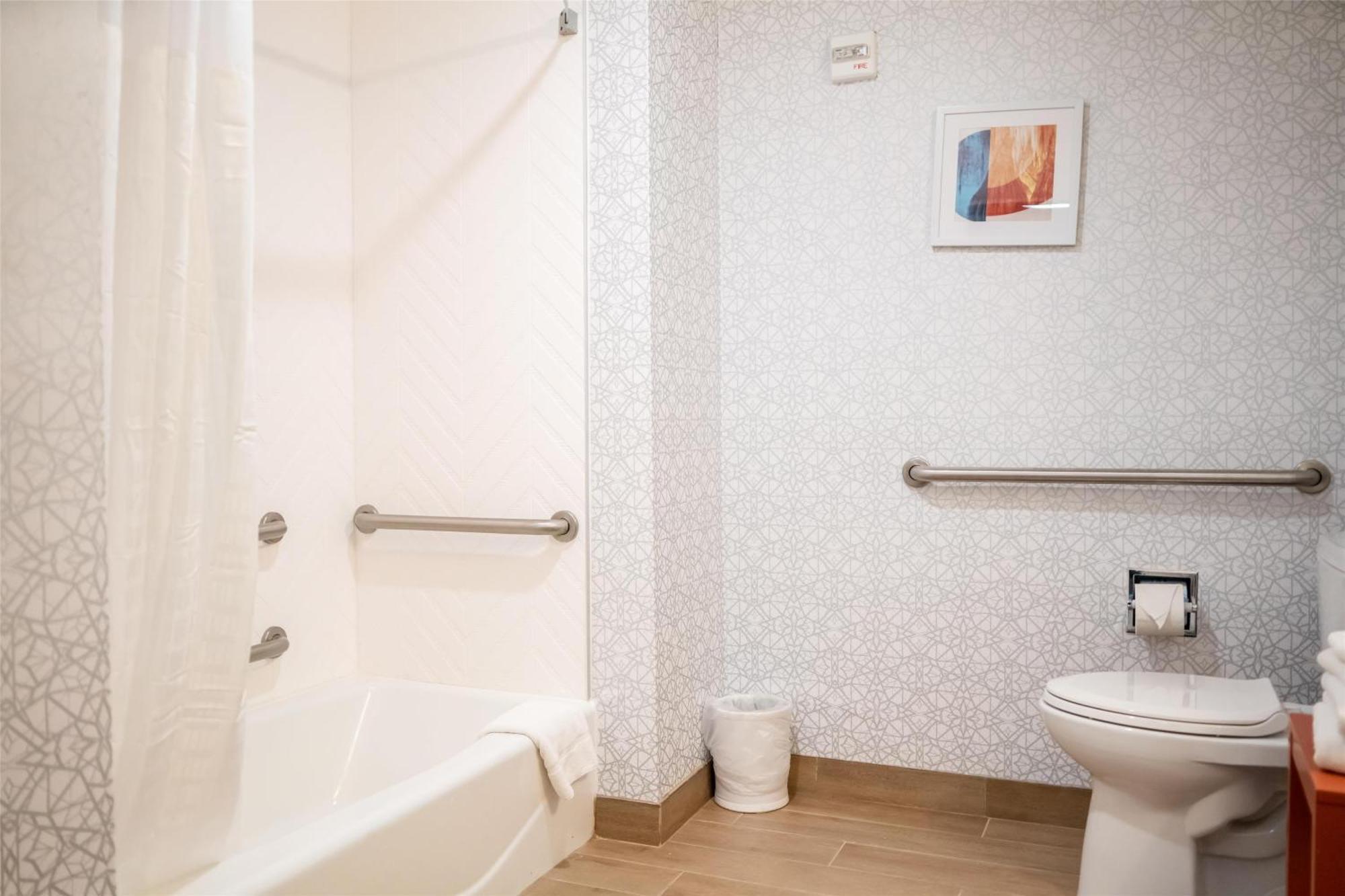 King Room - Mobility Access/Non-Smoking