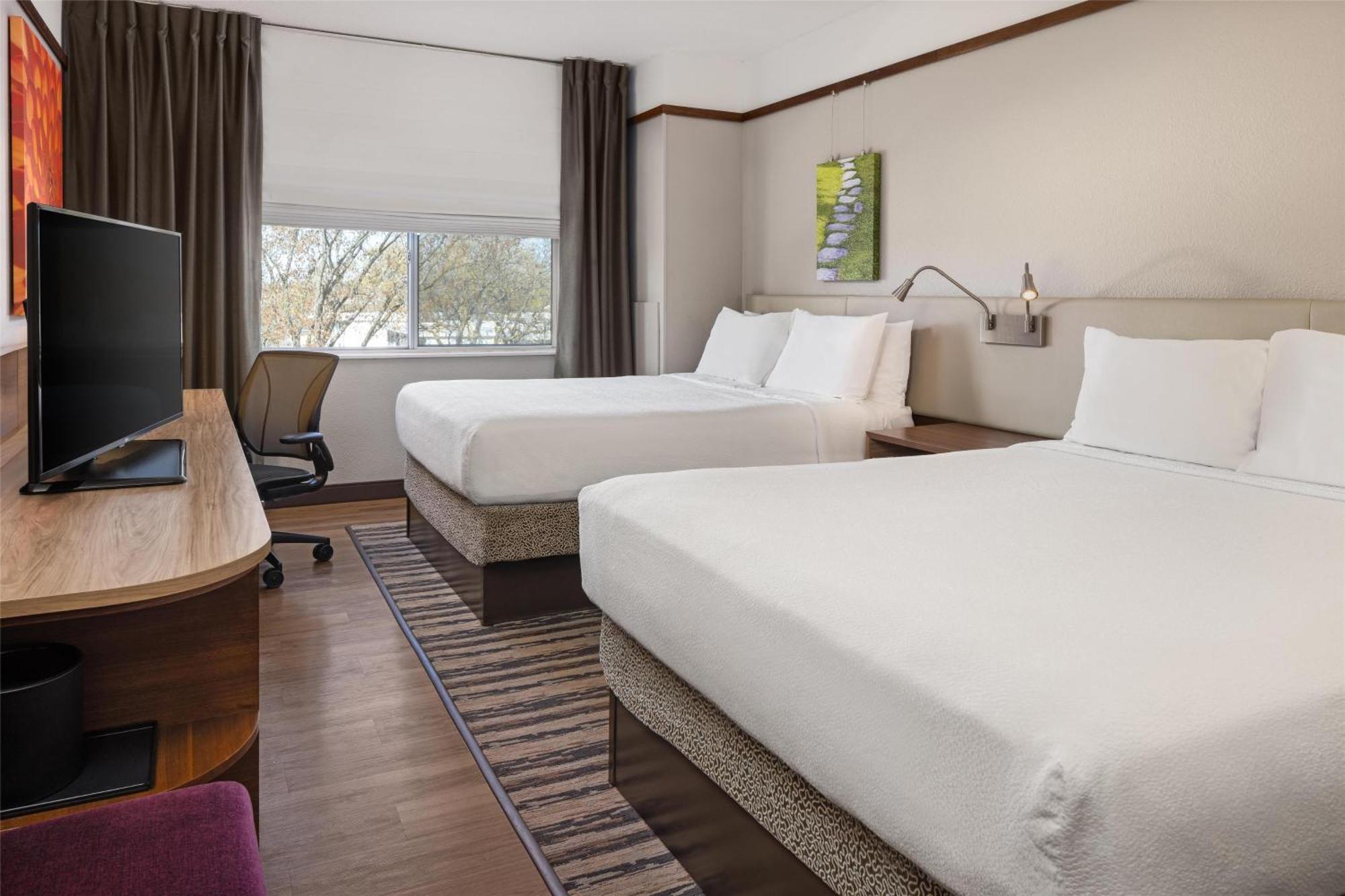 Queen Room with Two Queen Beds - Hearing Access