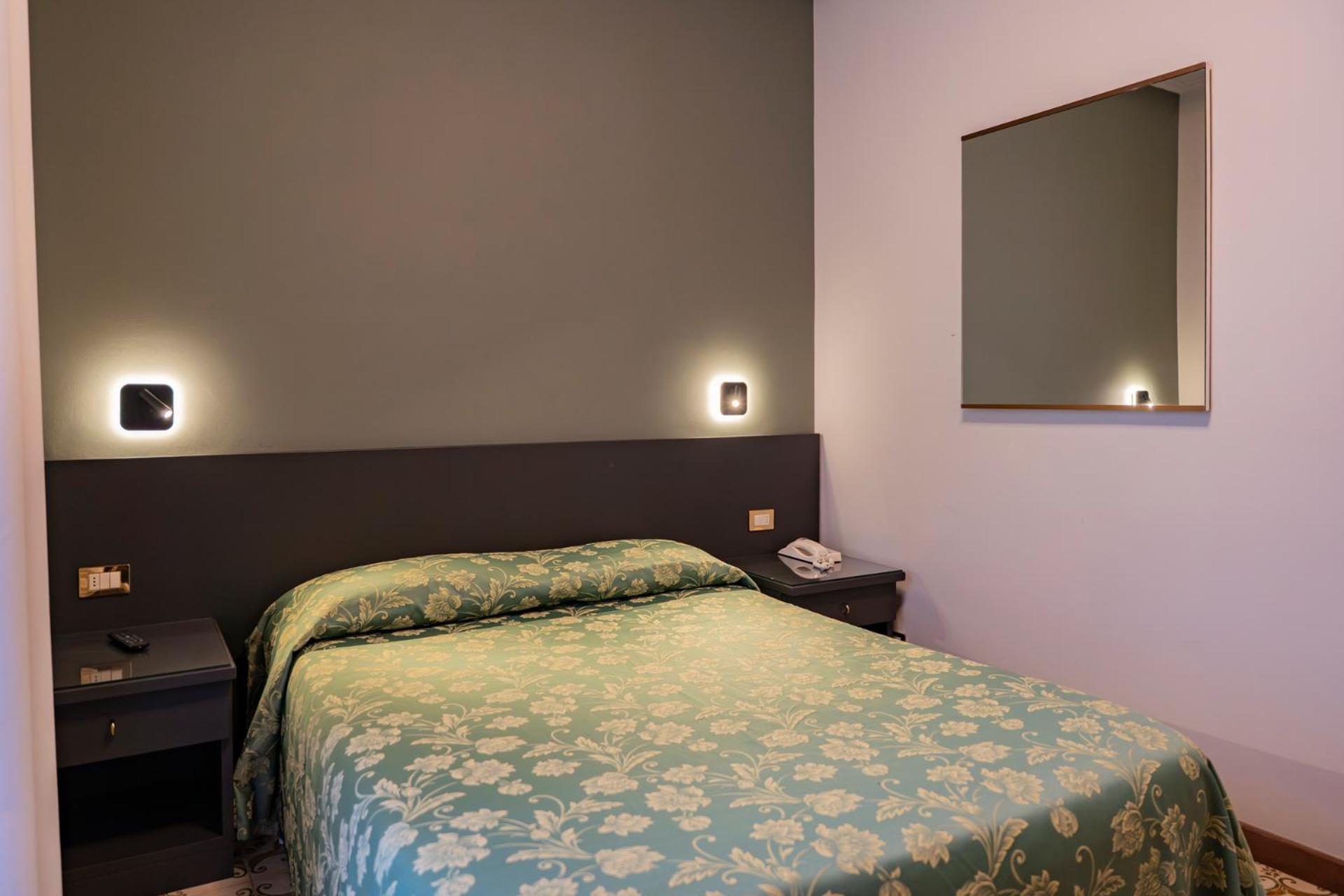 Chambre Lit Queen-Size avec Balcon