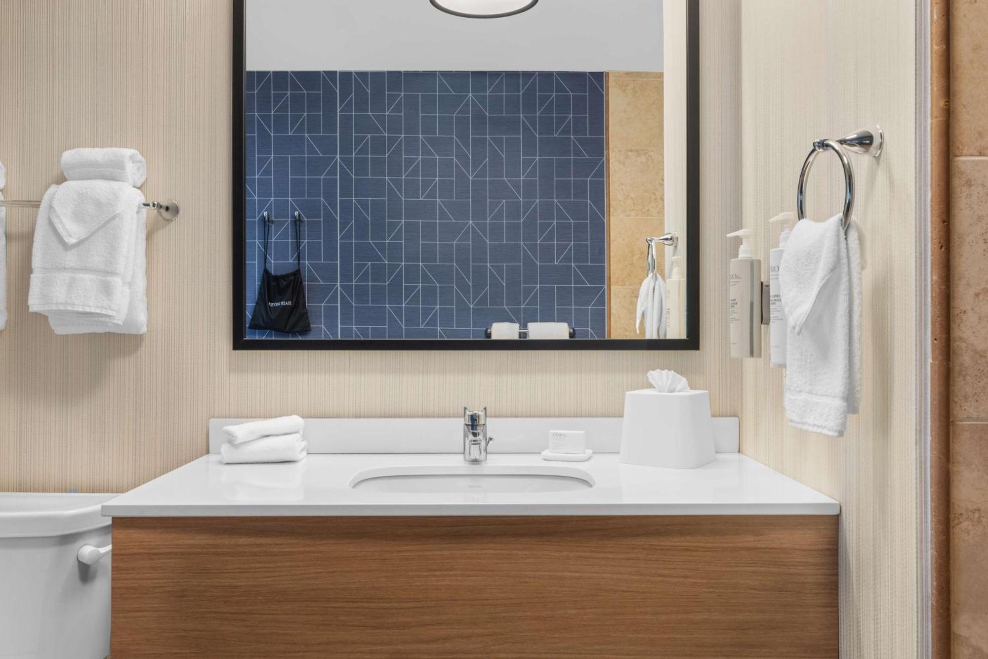 Double Room Bath Tub Disability Access,1697899247:JPEG