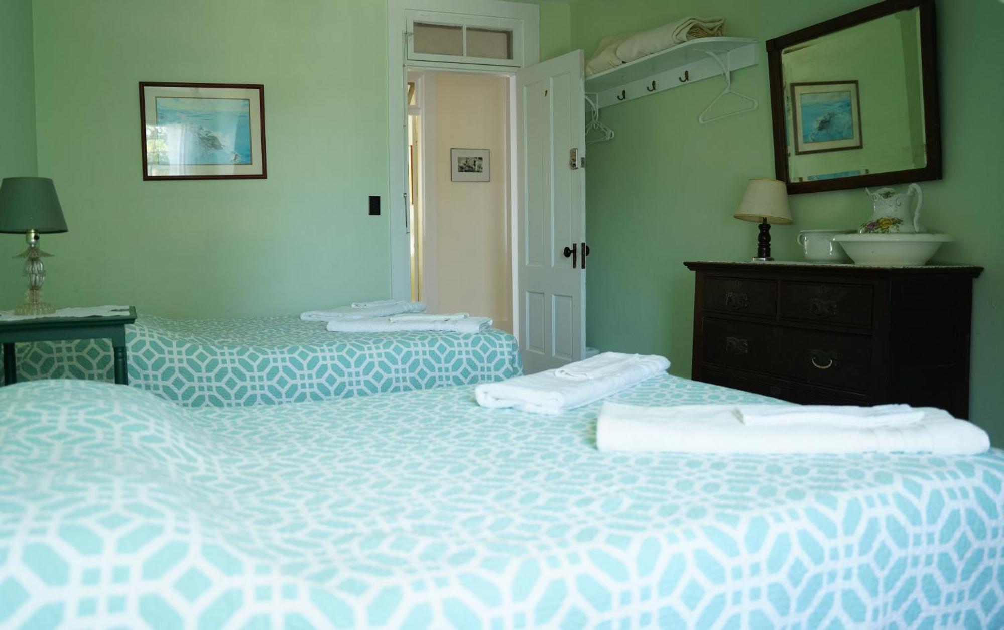 Deluxe Double Room with Shared Bathroom rm. 7