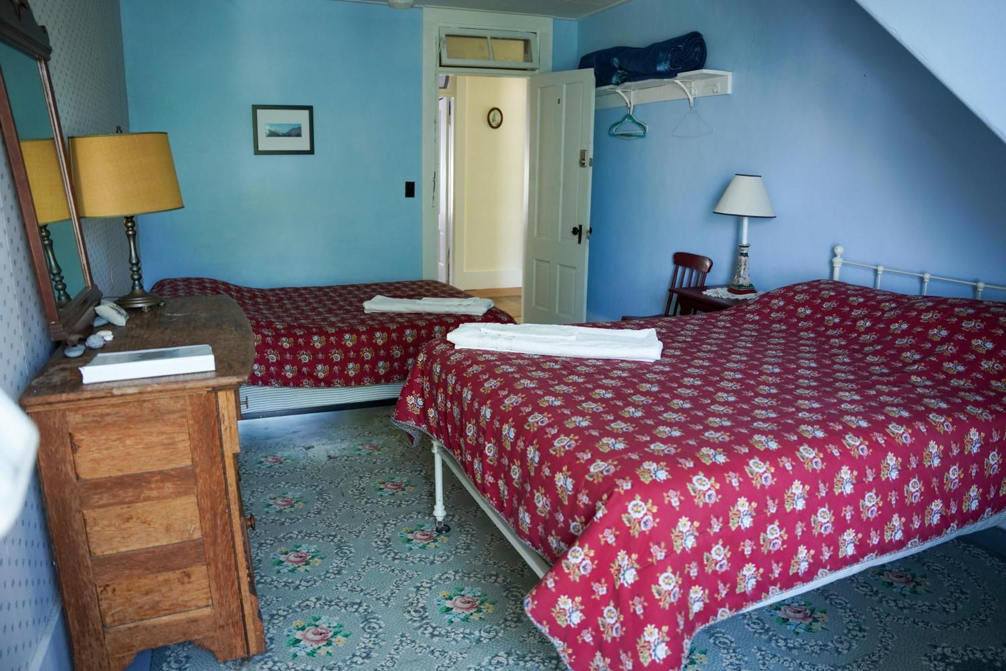 Deluxe Double Room with Shared Bathroom rm. 3
