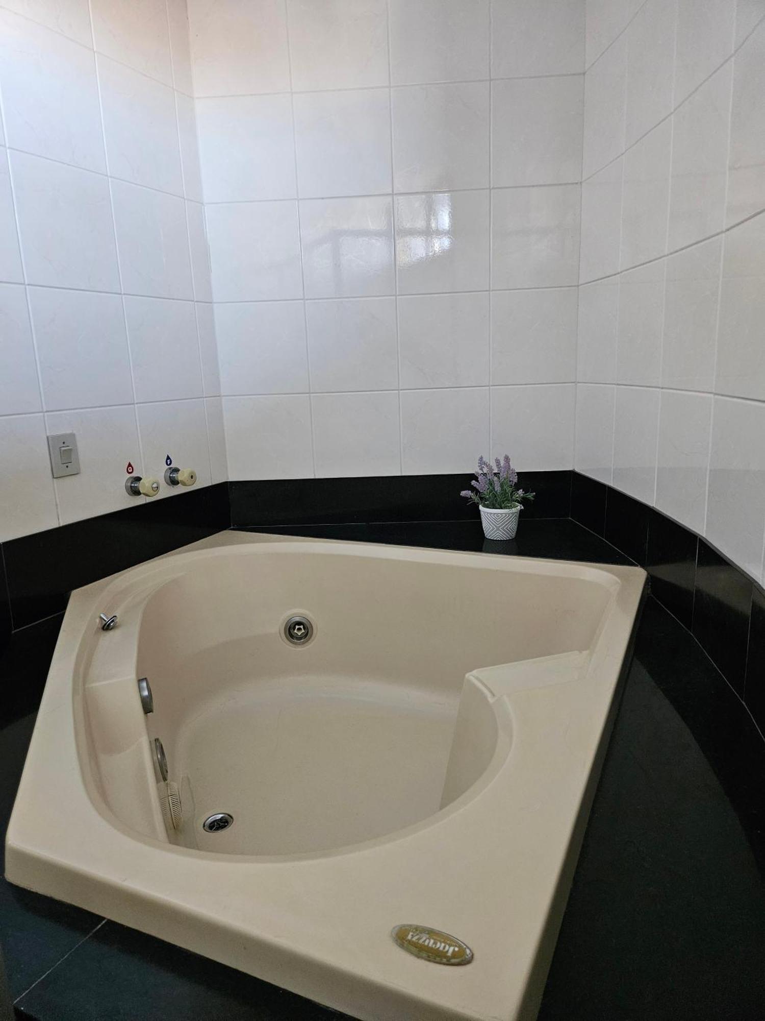 Deluxe Suite,1698005700:JPEG