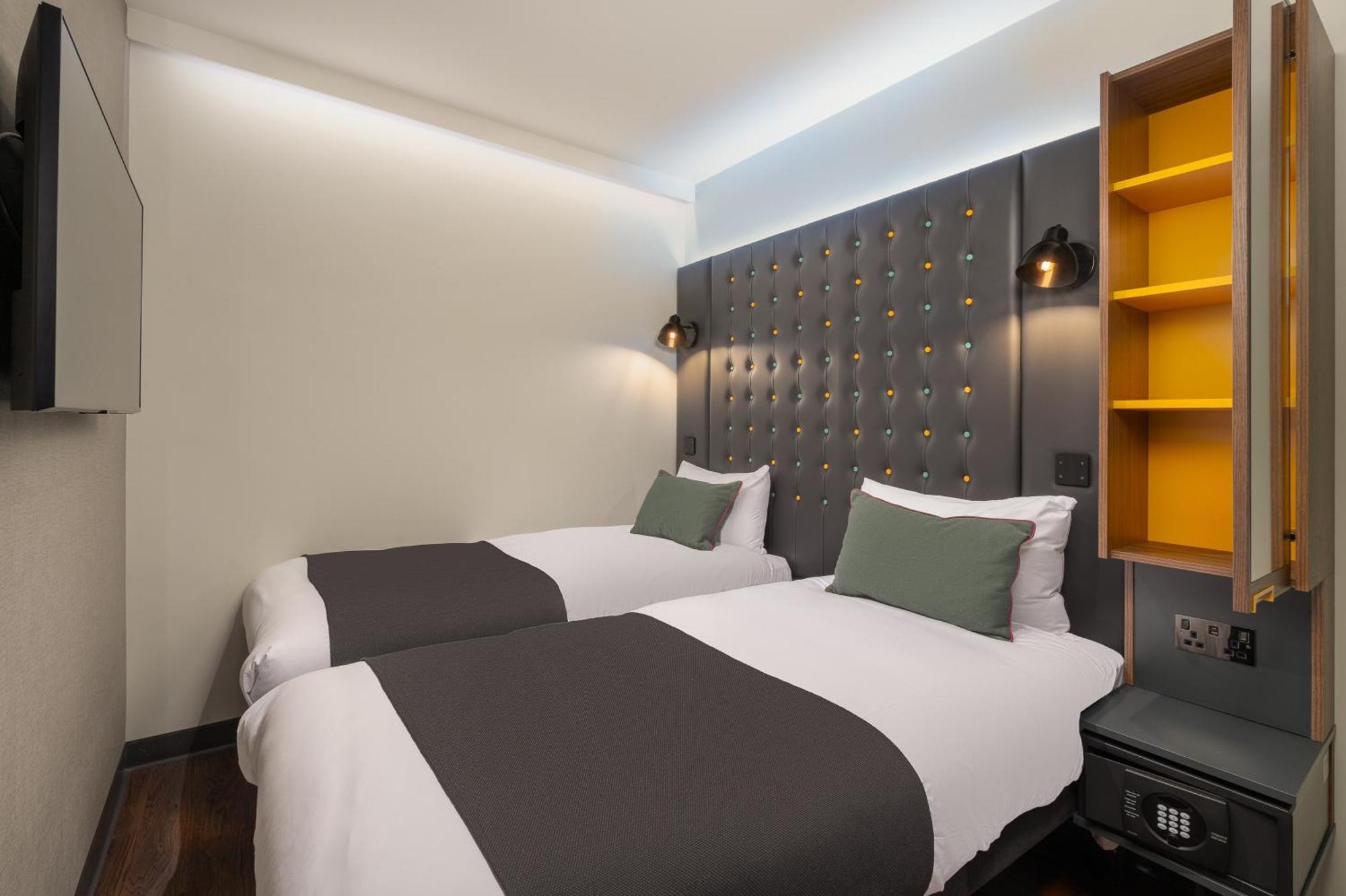 Cosy Twin Room no Window,1698230161:JPEG