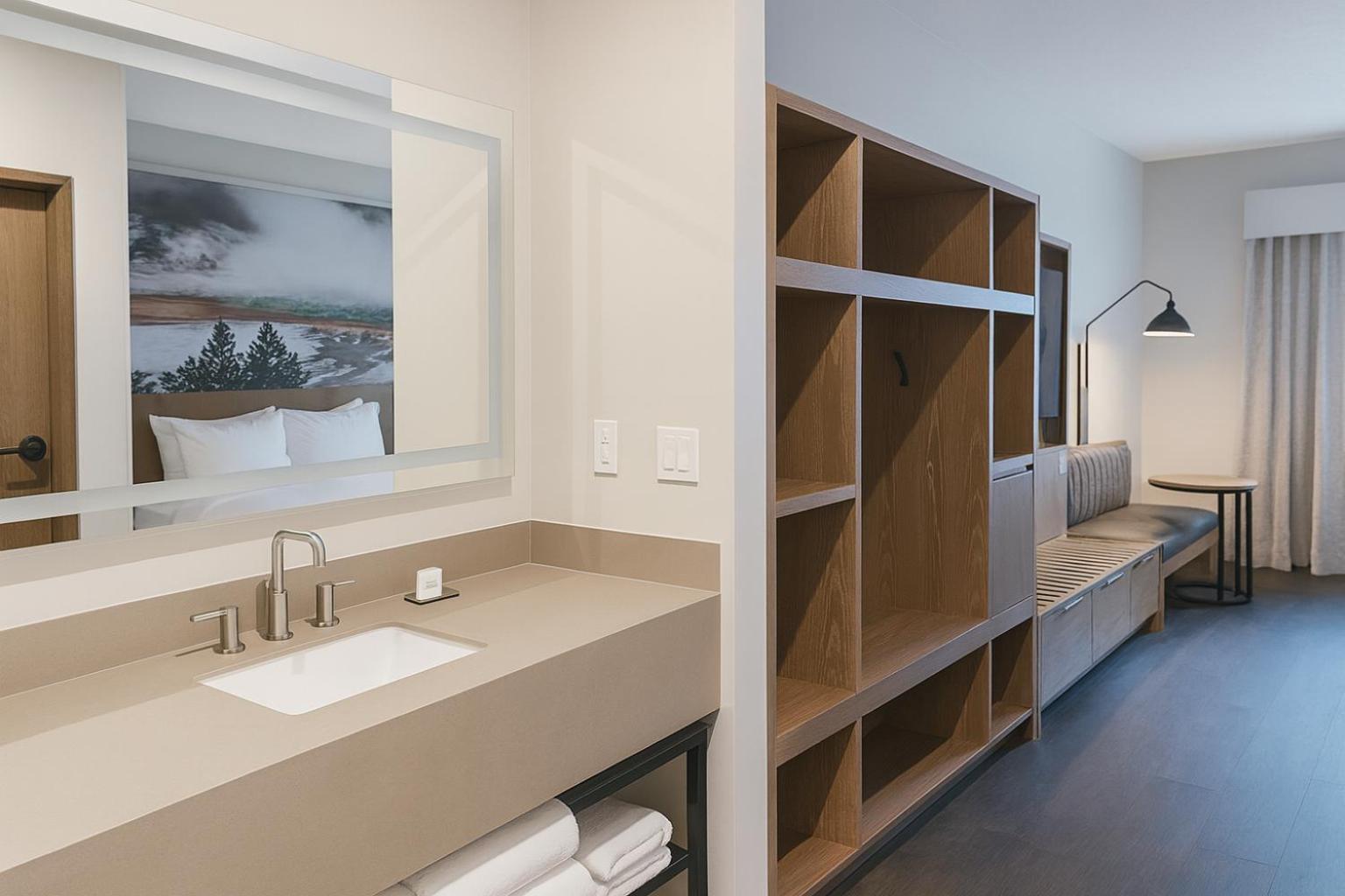 Zimmer mit Queensize-Bett und nur Dusche